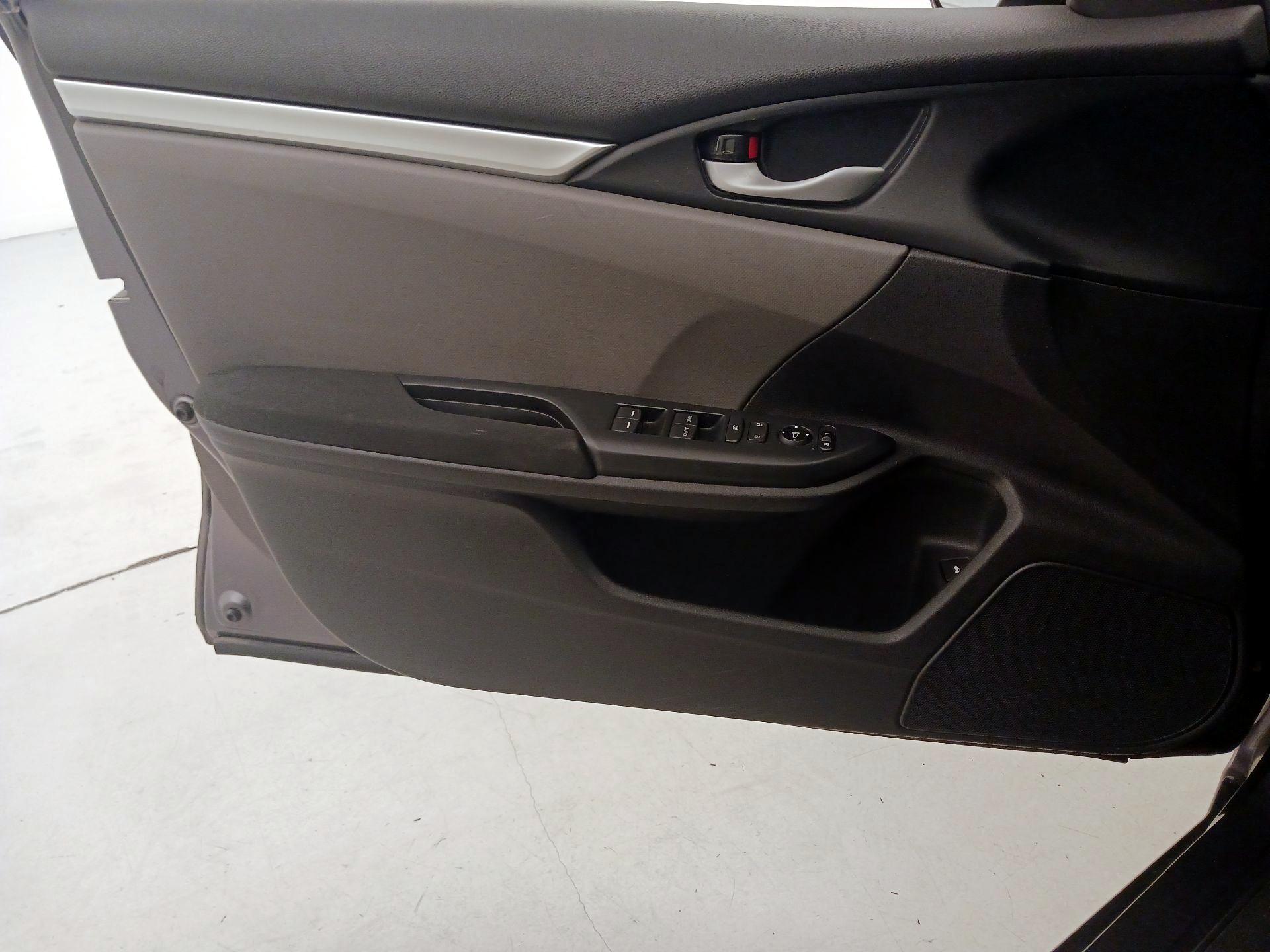 Thumbnail: 2016 Honda Civic - 12