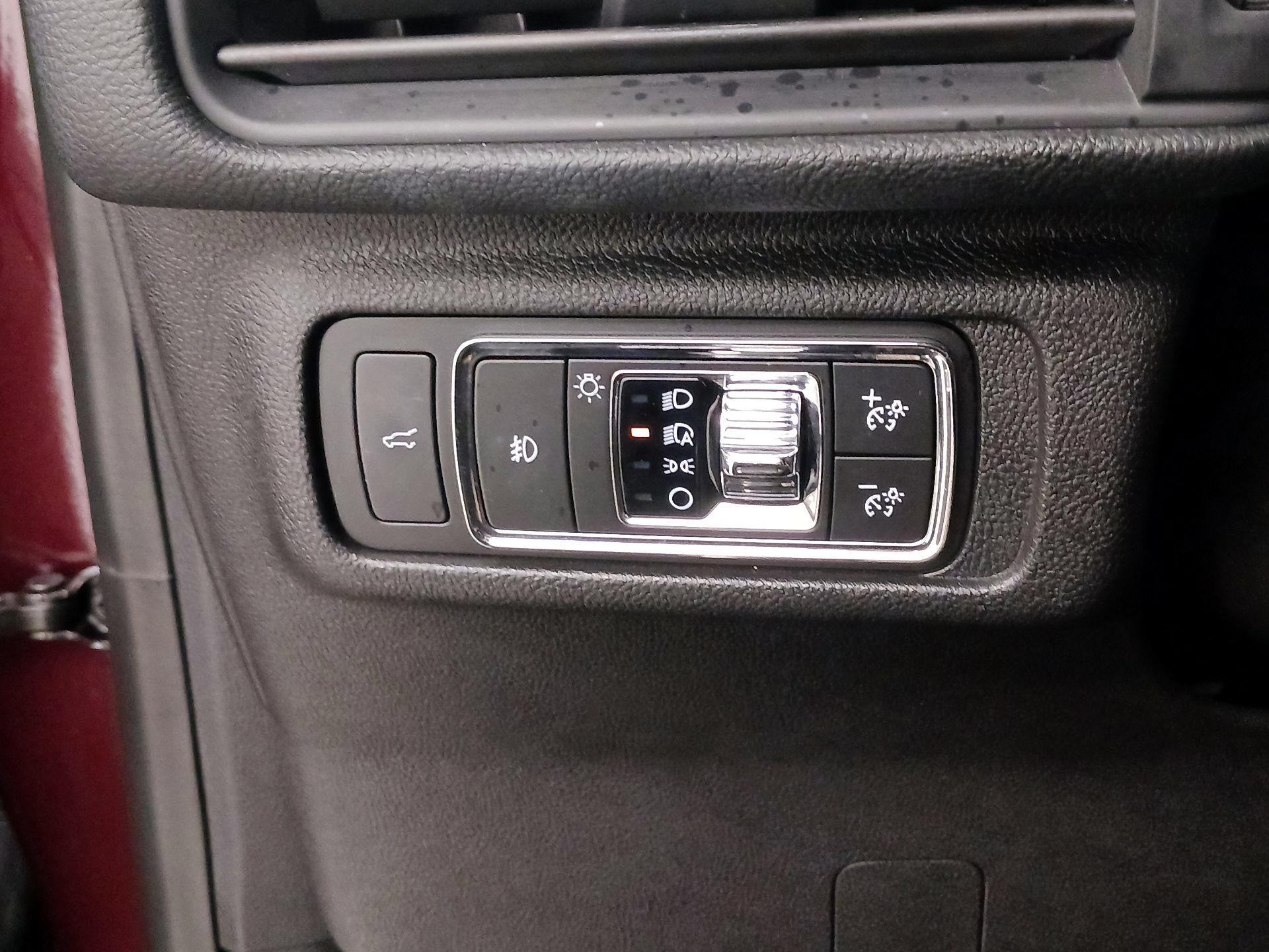 Thumbnail: 2020 Lincoln Corsair - 13