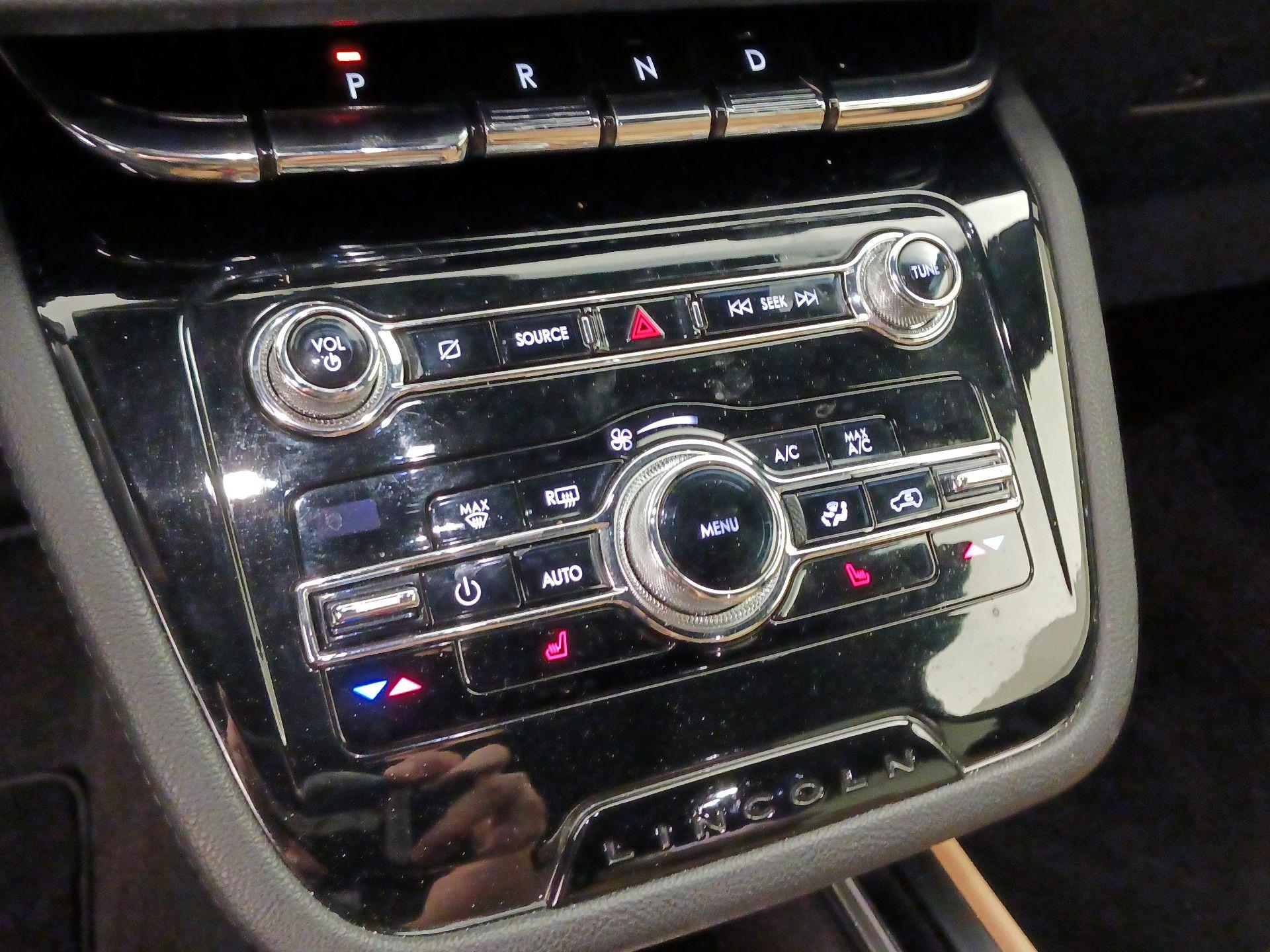 Thumbnail: 2020 Lincoln Corsair - 17