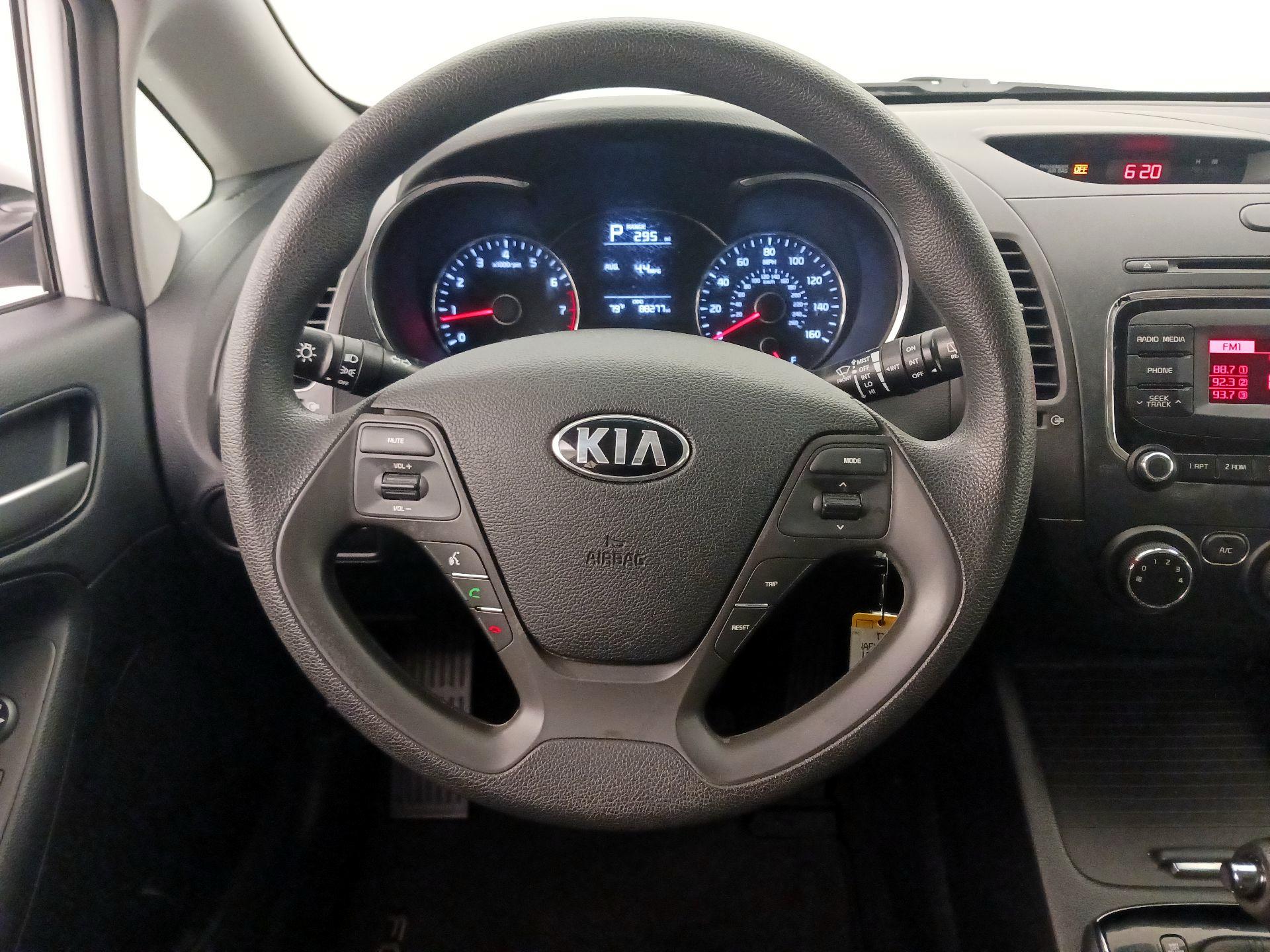 Thumbnail: 2017 Kia Forte - 10