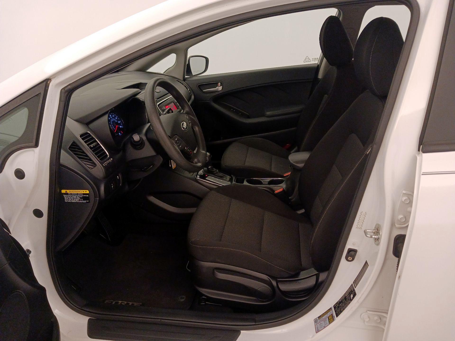 Thumbnail: 2017 Kia Forte - 11