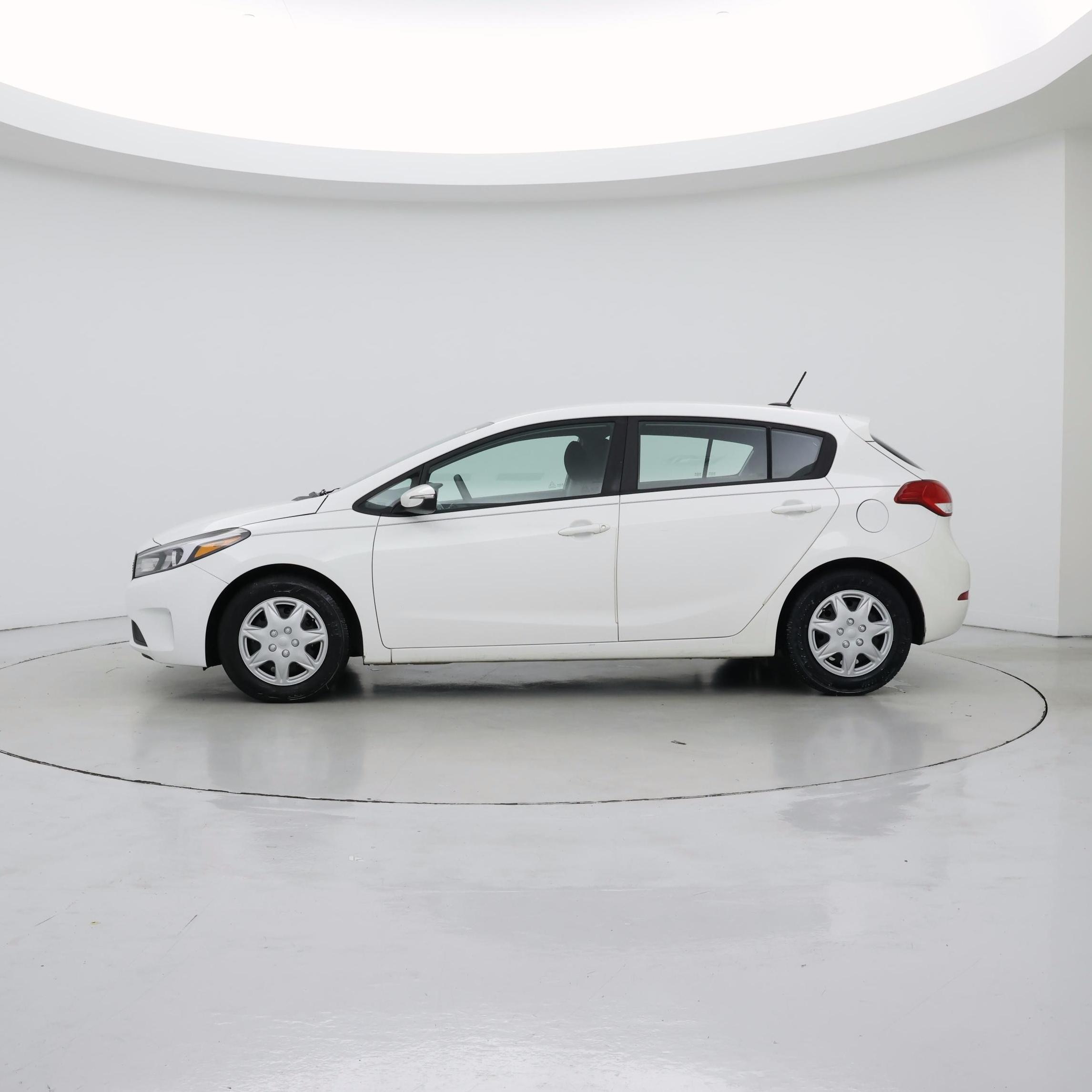 Thumbnail: 2017 Kia Forte - 3