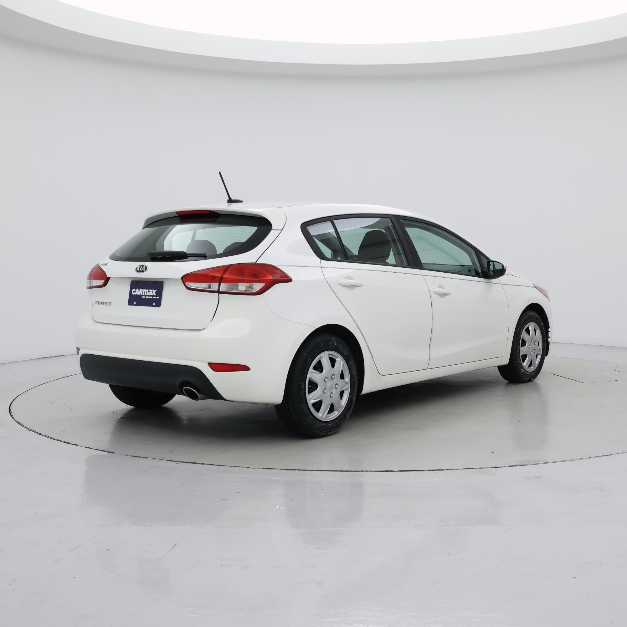 Thumbnail: 2017 Kia Forte - 8