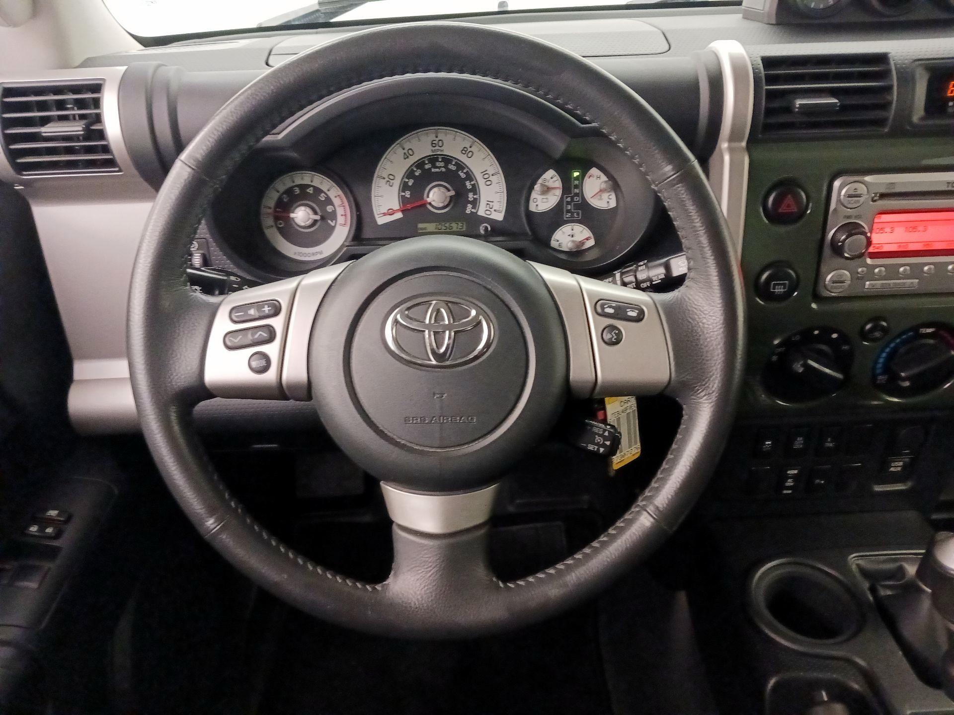 Thumbnail: 2014 Toyota FJ Cruiser - 10