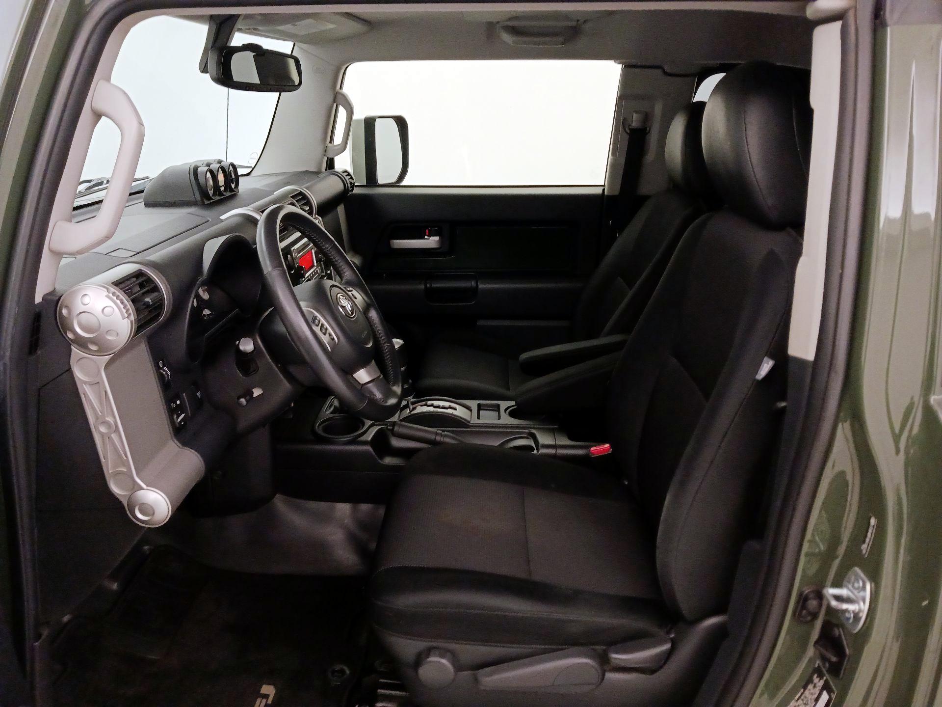 Thumbnail: 2014 Toyota FJ Cruiser - 11