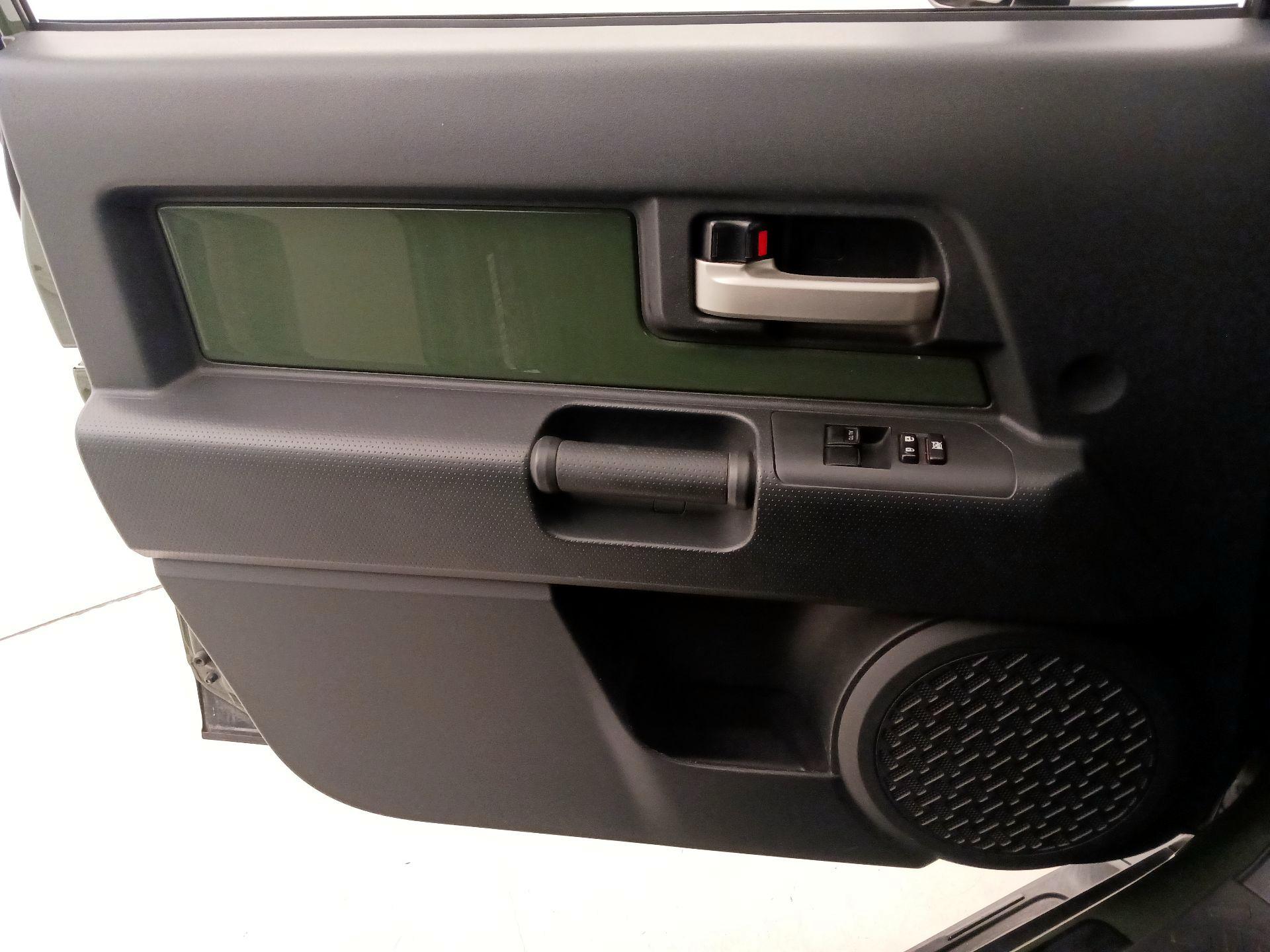 Thumbnail: 2014 Toyota FJ Cruiser - 12