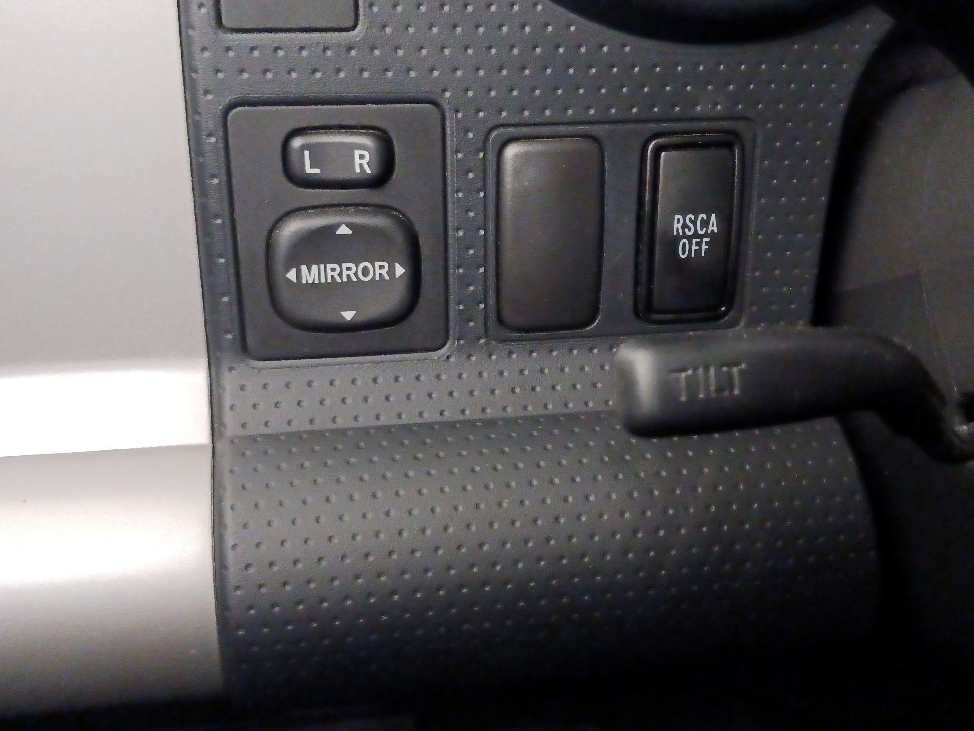 Thumbnail: 2014 Toyota FJ Cruiser - 13