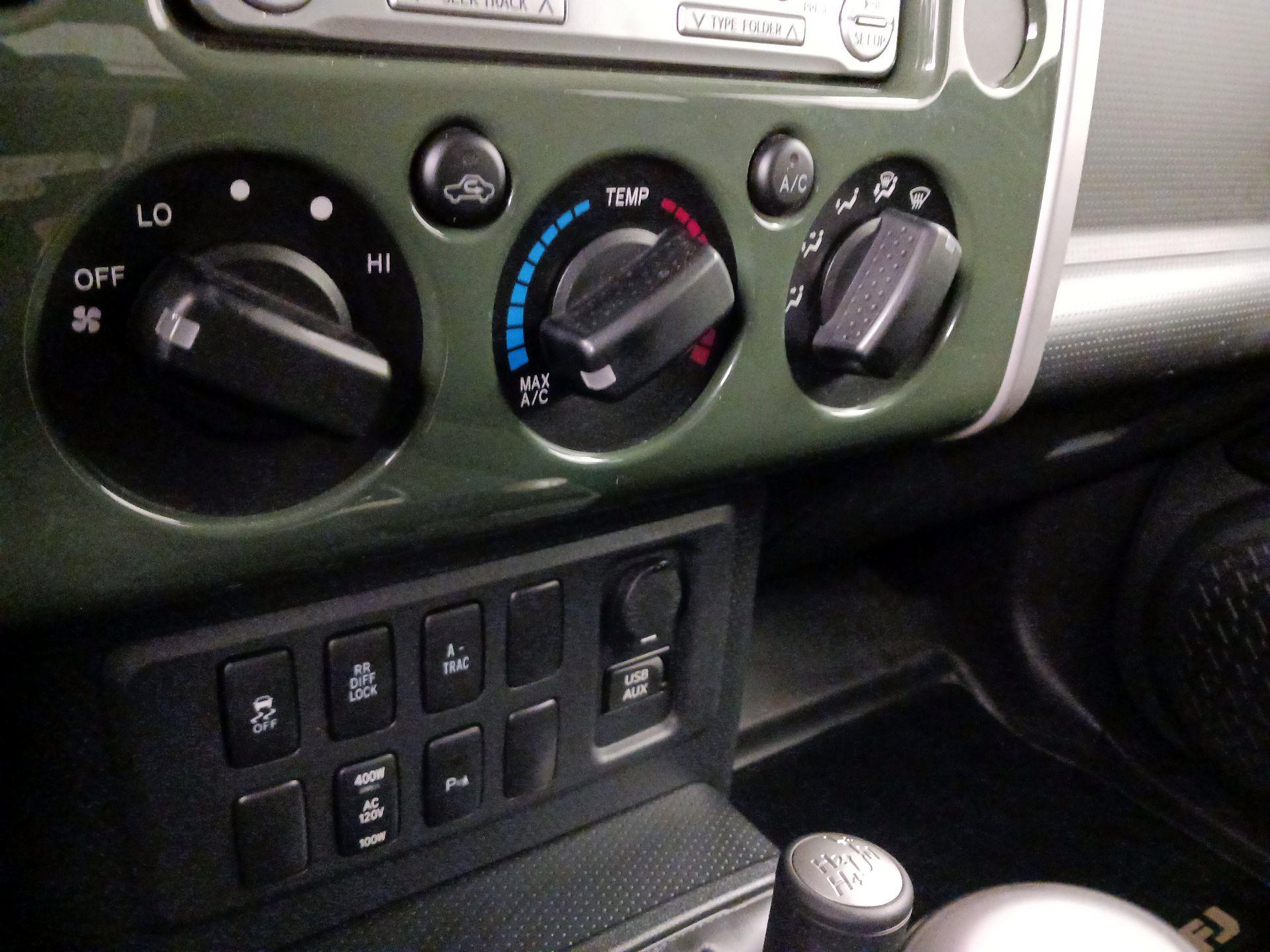 Thumbnail: 2014 Toyota FJ Cruiser - 16