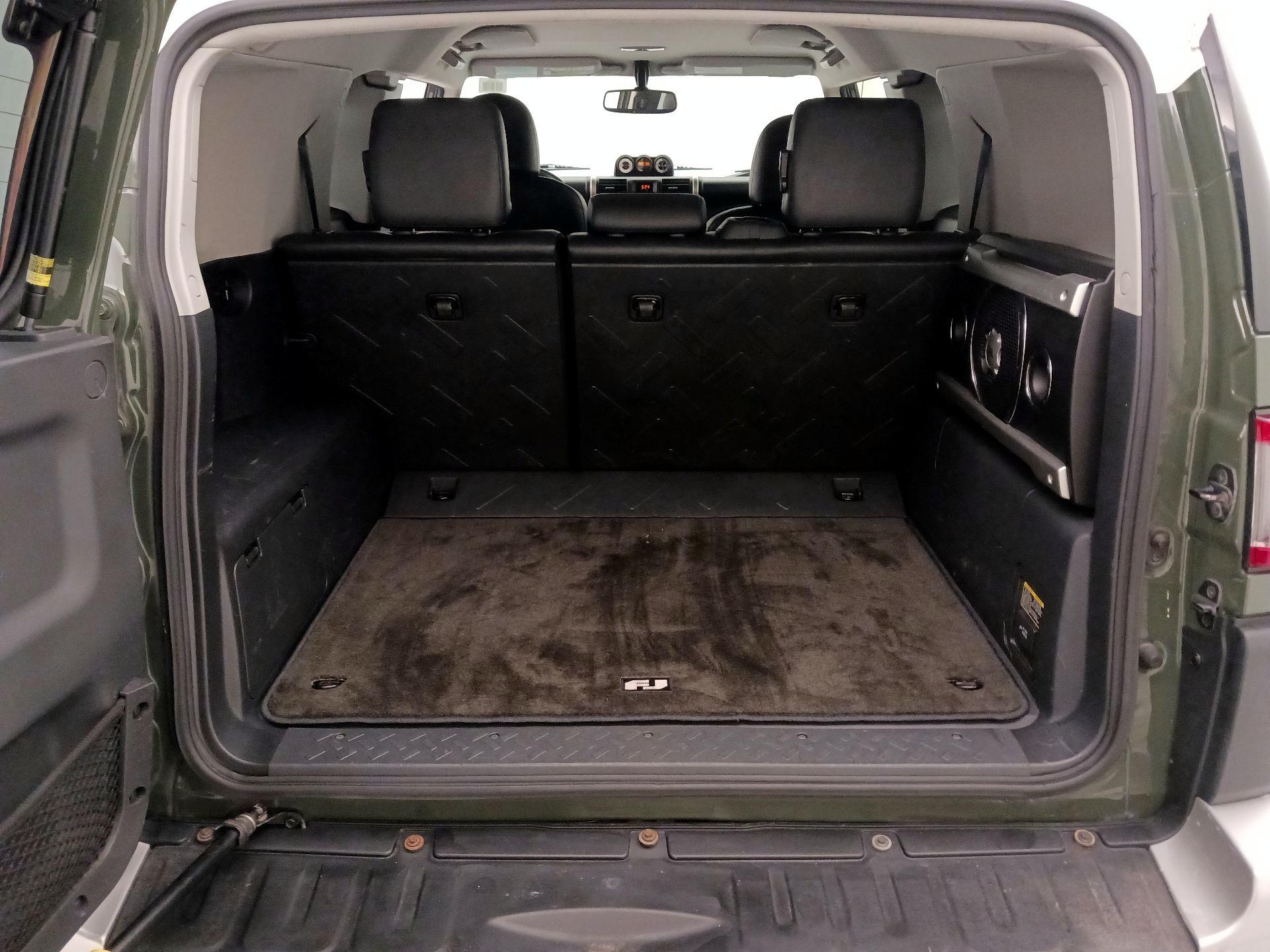 Thumbnail: 2014 Toyota FJ Cruiser - 20