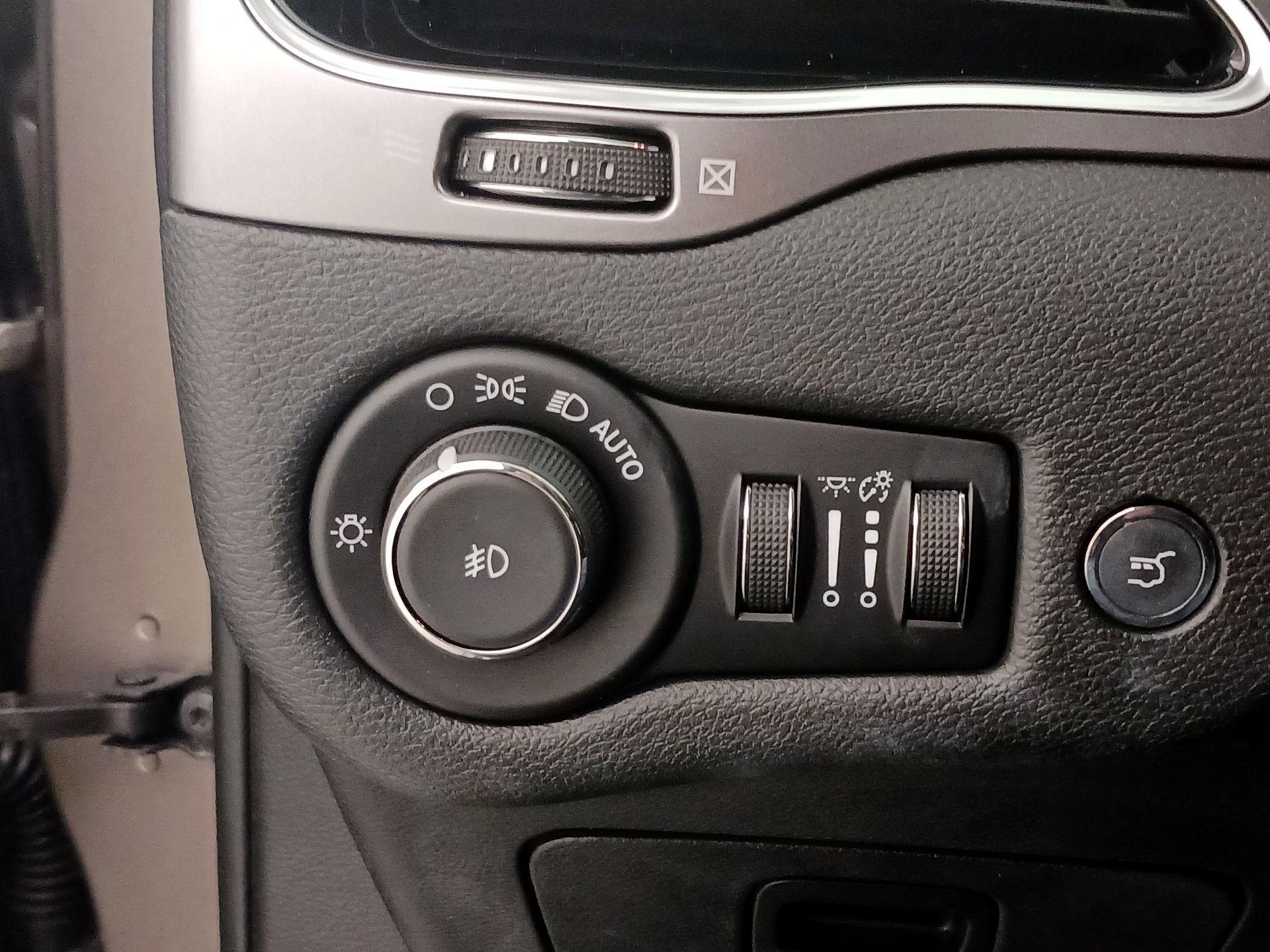 Thumbnail: 2019 Jeep Cherokee - 13