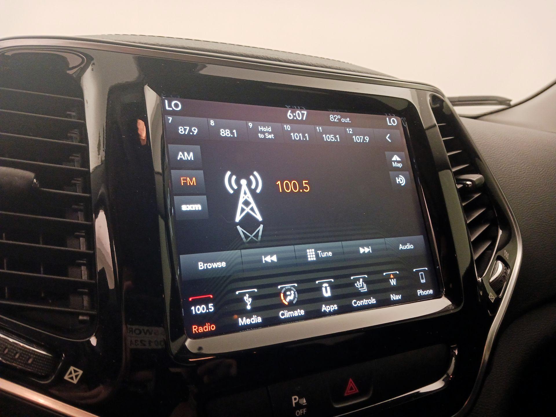 Thumbnail: 2019 Jeep Cherokee - 16