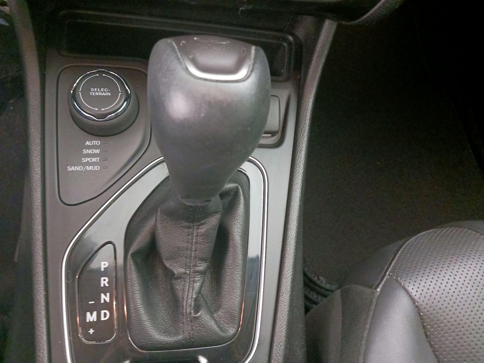 Thumbnail: 2019 Jeep Cherokee - 18