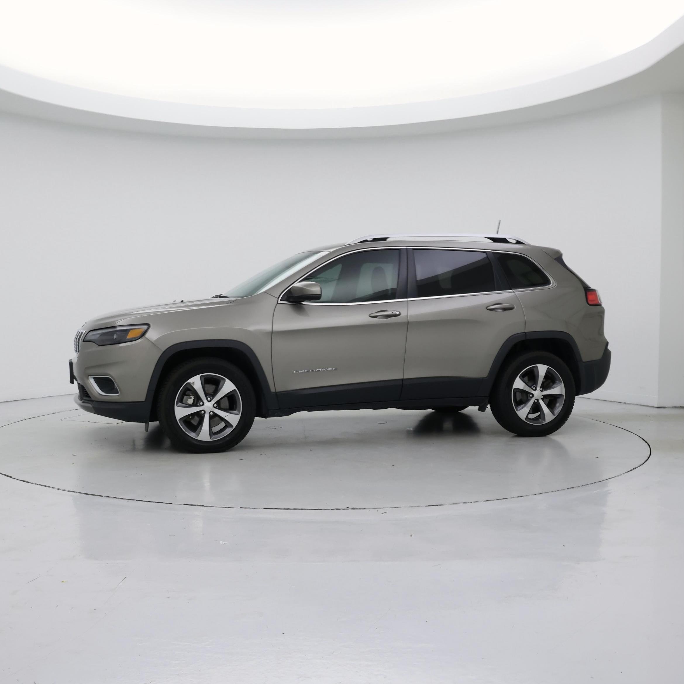 Thumbnail: 2019 Jeep Cherokee - 3