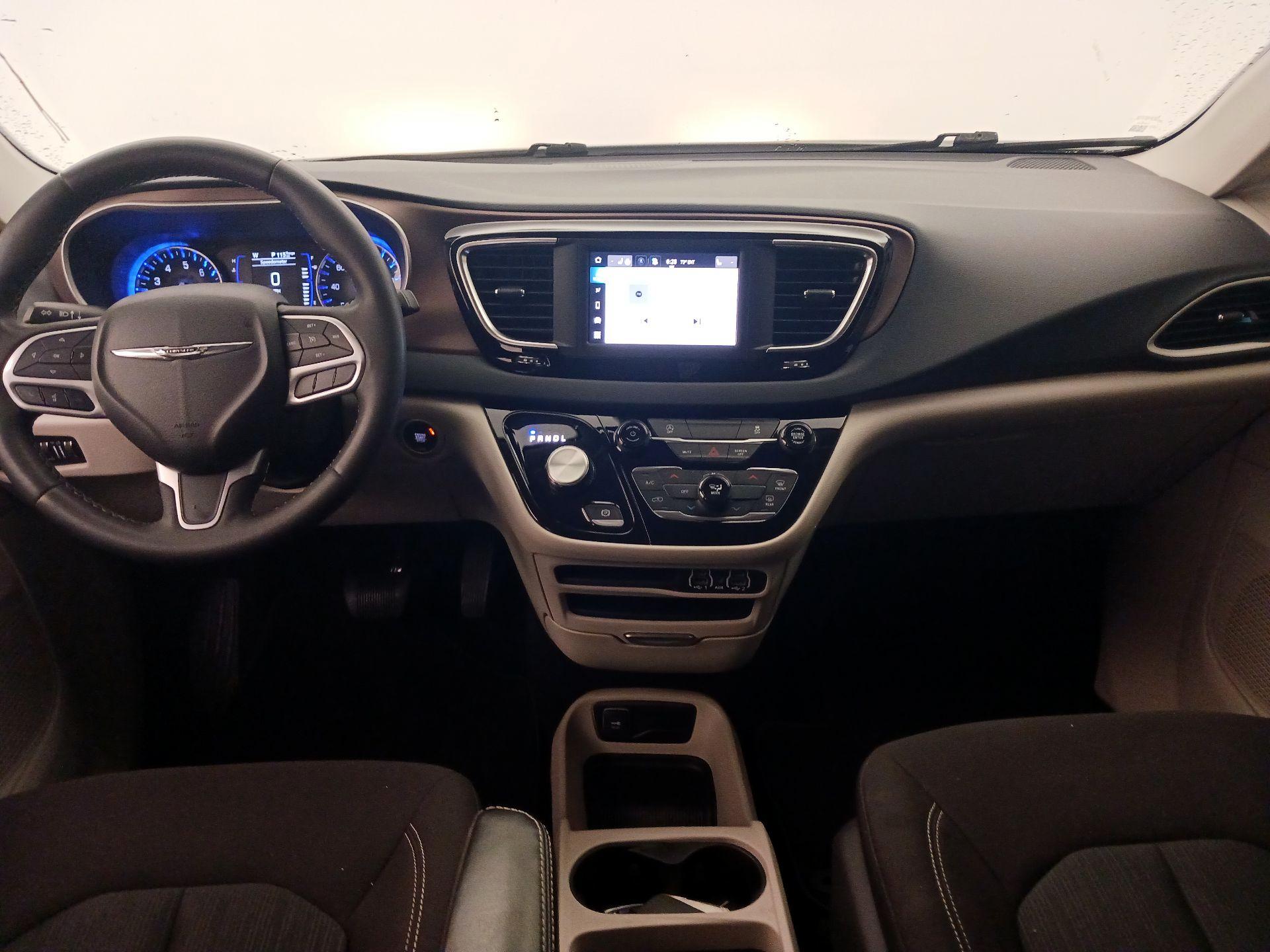 Thumbnail: 2023 Chrysler Voyager - 9