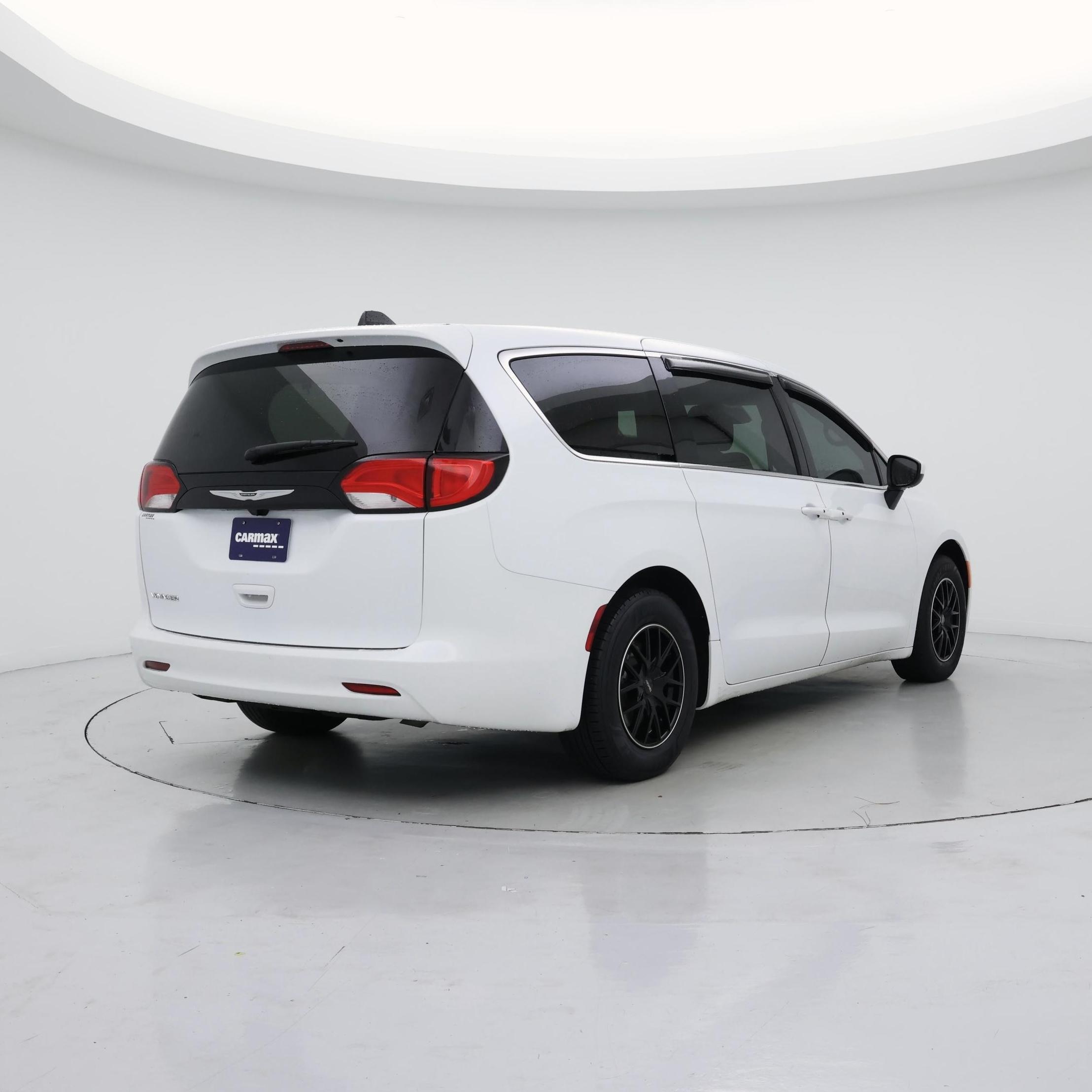 Thumbnail: 2023 Chrysler Voyager - 8