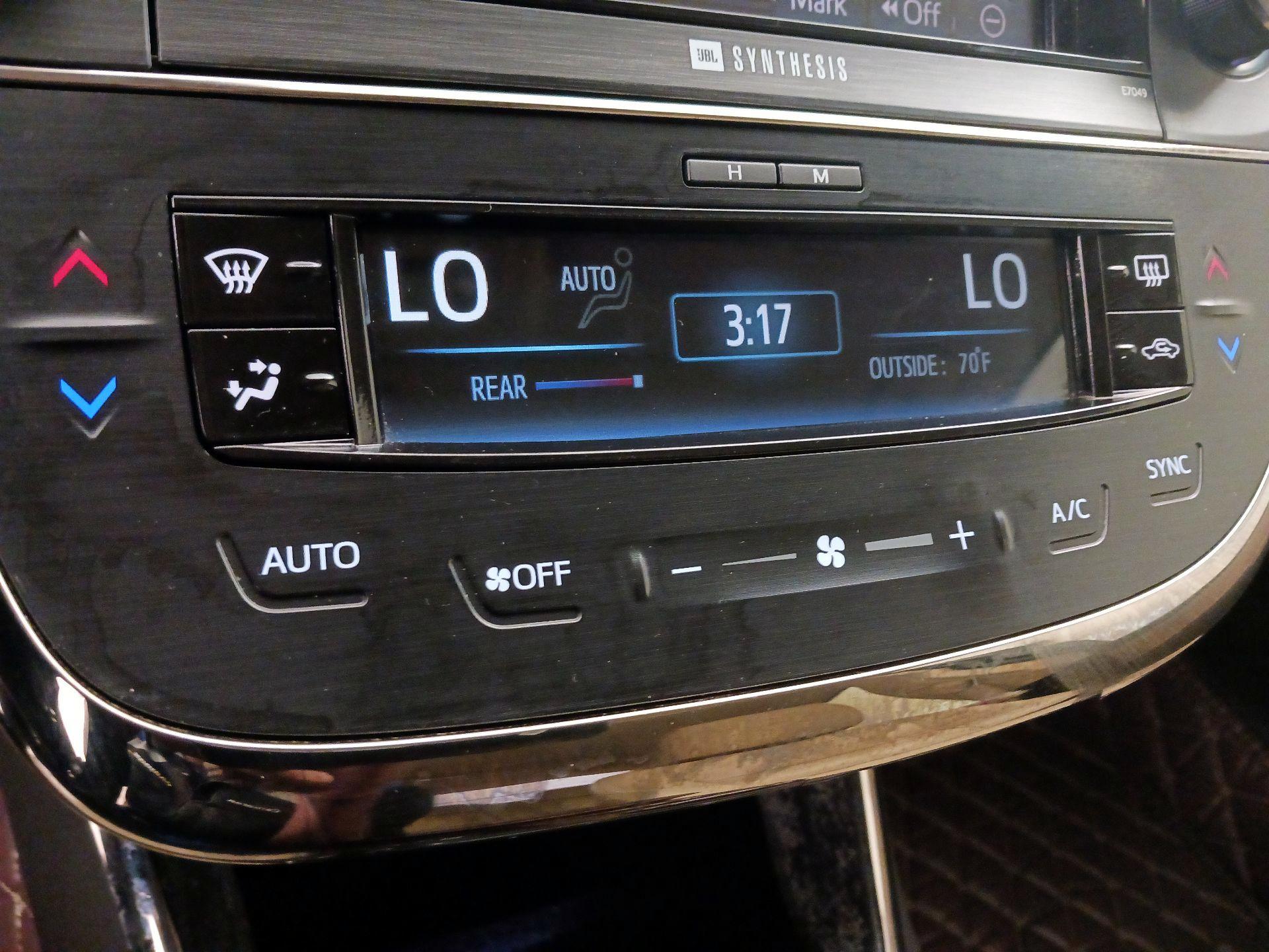 Thumbnail: 2014 Toyota Avalon - 17