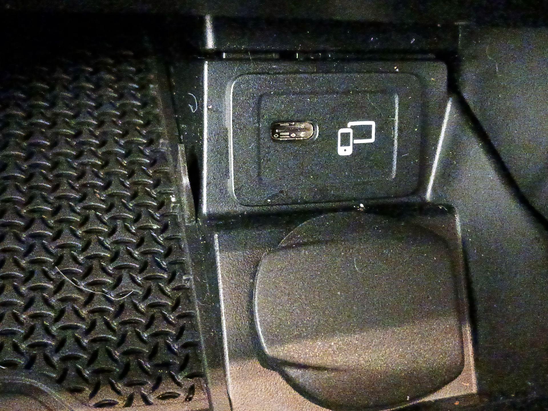 Thumbnail: 2022 Mercedes-Benz E-Class - 19