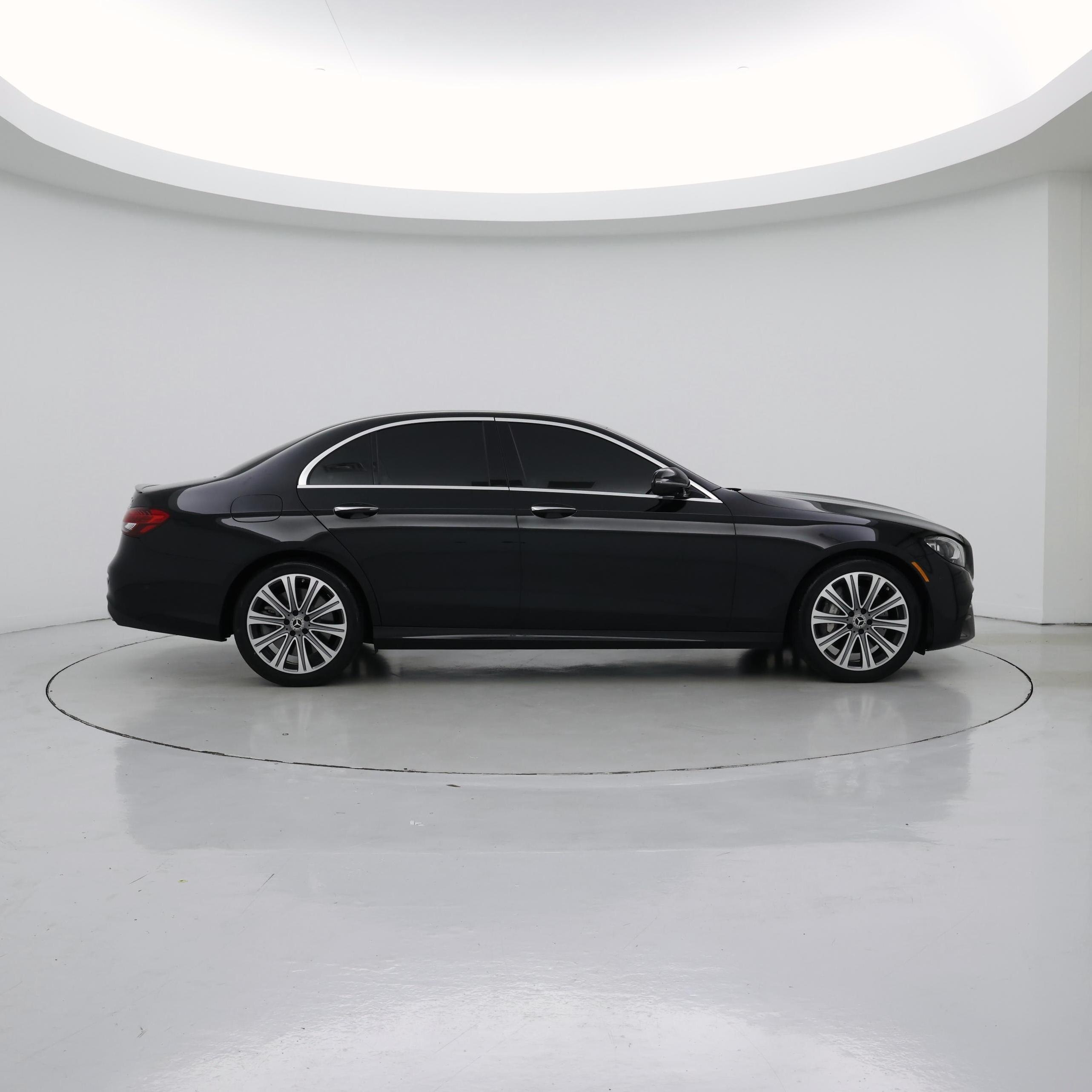 Thumbnail: 2022 Mercedes-Benz E-Class - 7