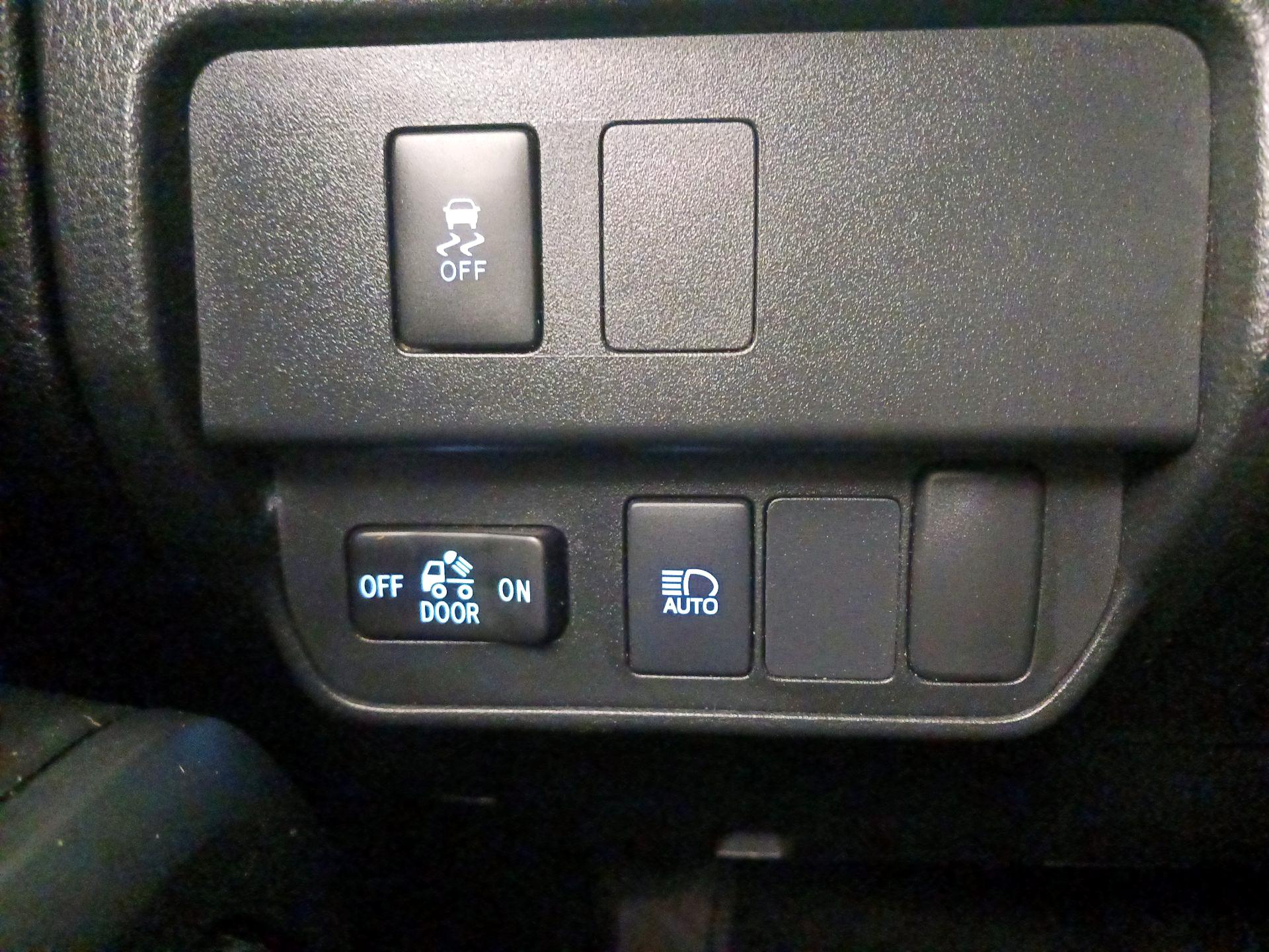 Thumbnail: 2022 Toyota Tacoma - 13