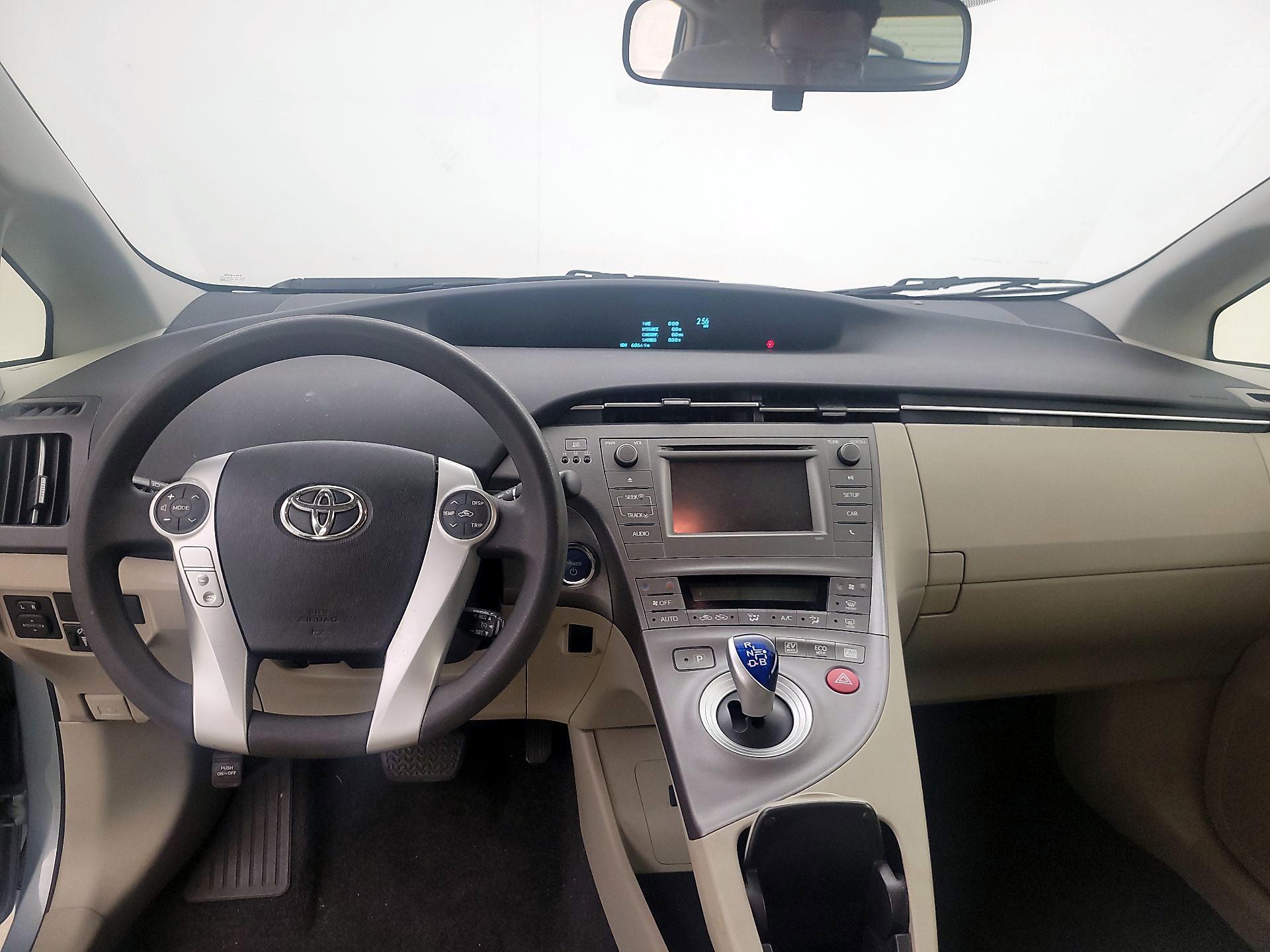 Thumbnail: 2015 Toyota Prius - 9