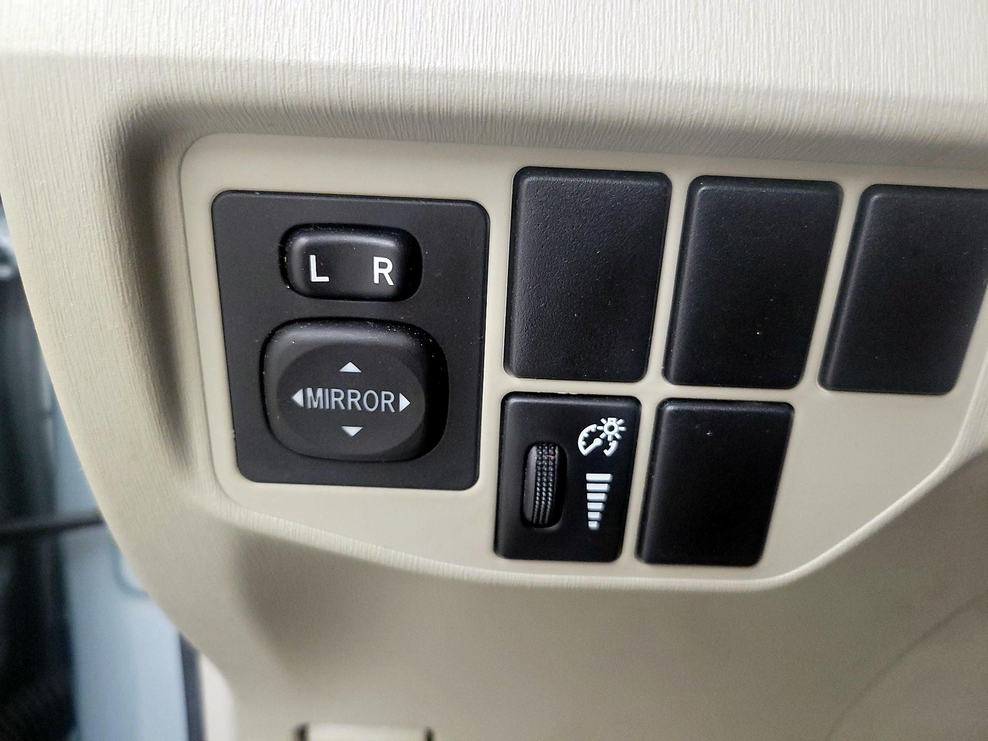 Thumbnail: 2015 Toyota Prius - 13