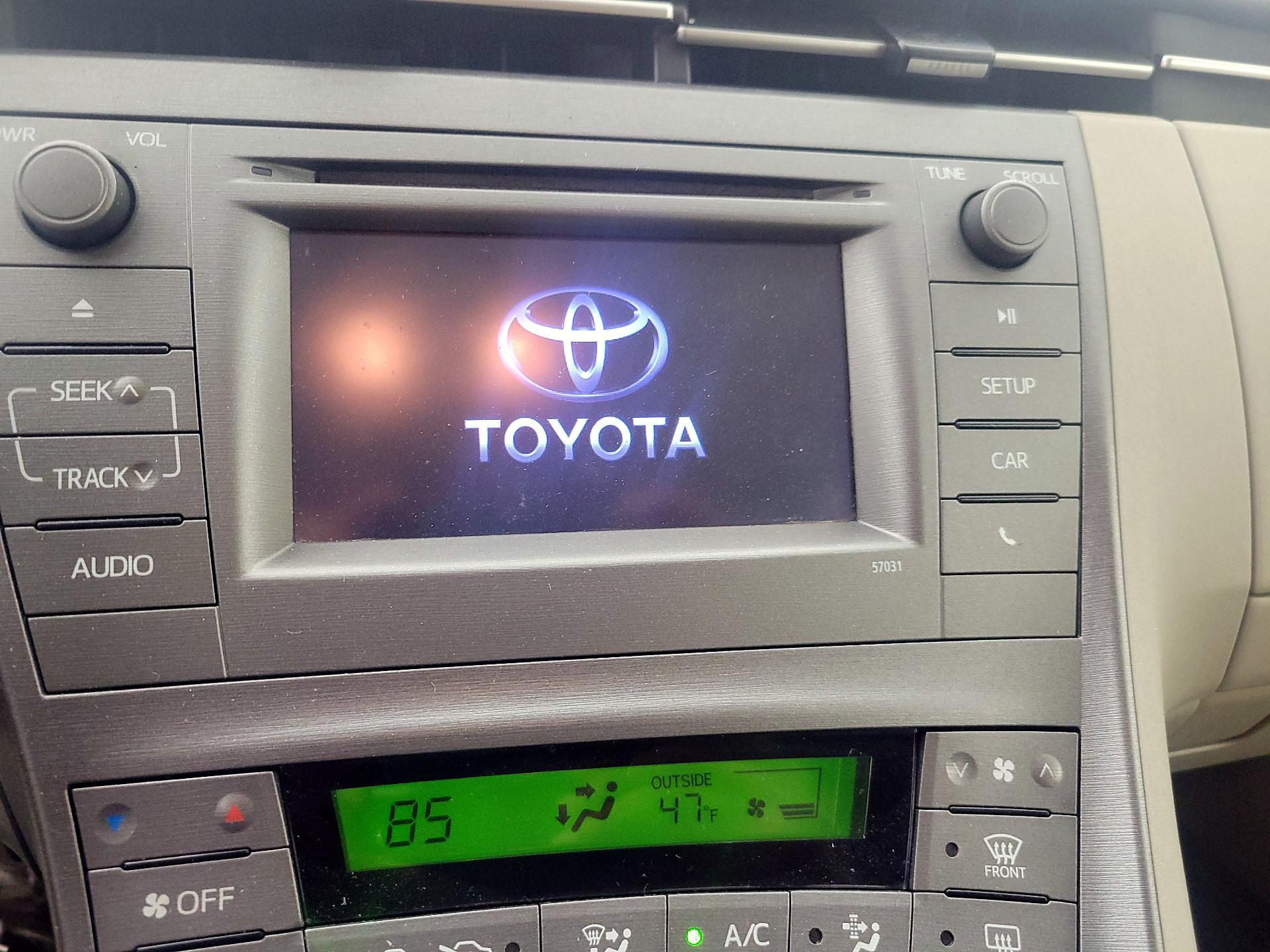 Thumbnail: 2015 Toyota Prius - 15
