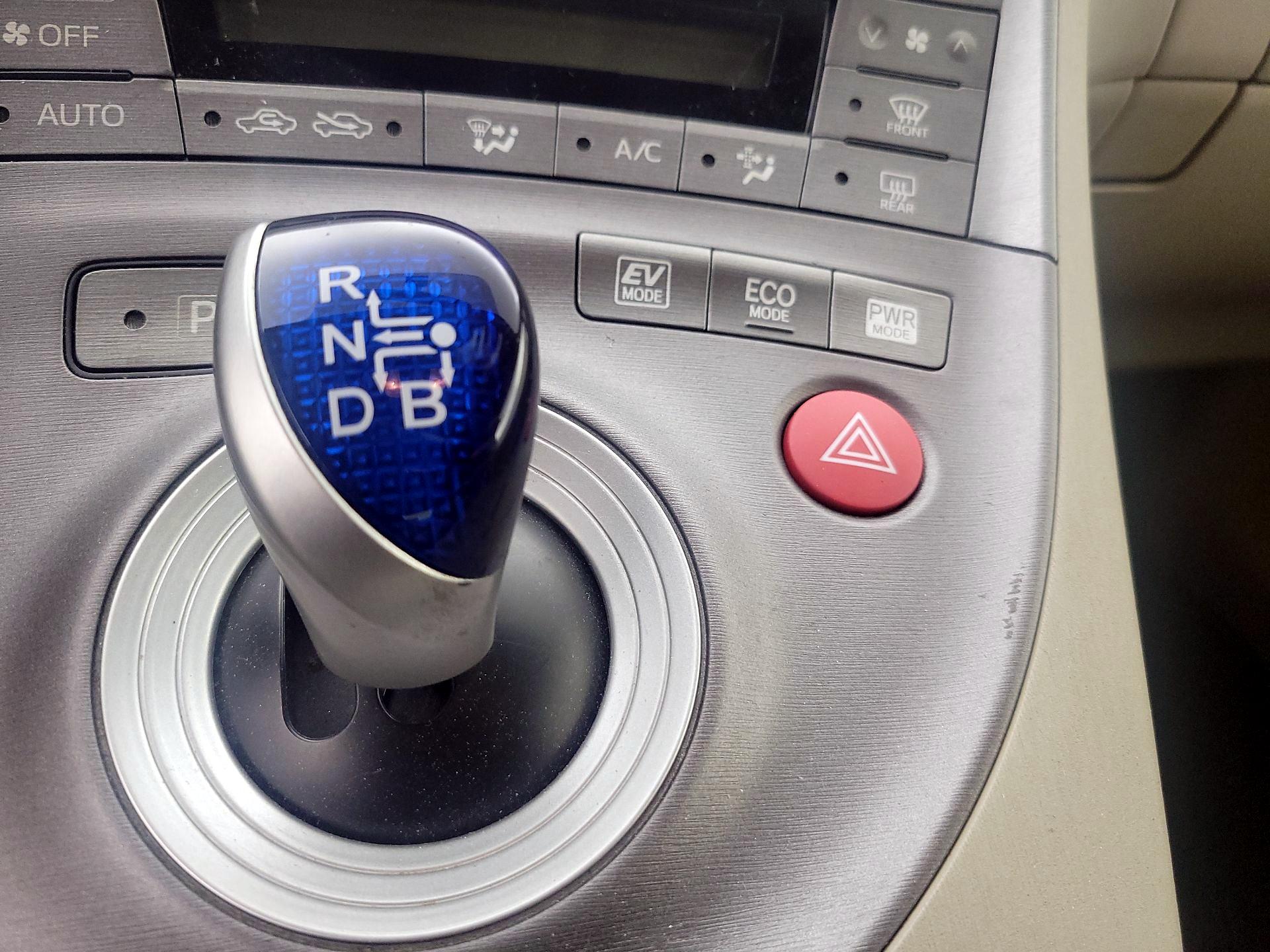 Thumbnail: 2015 Toyota Prius - 17