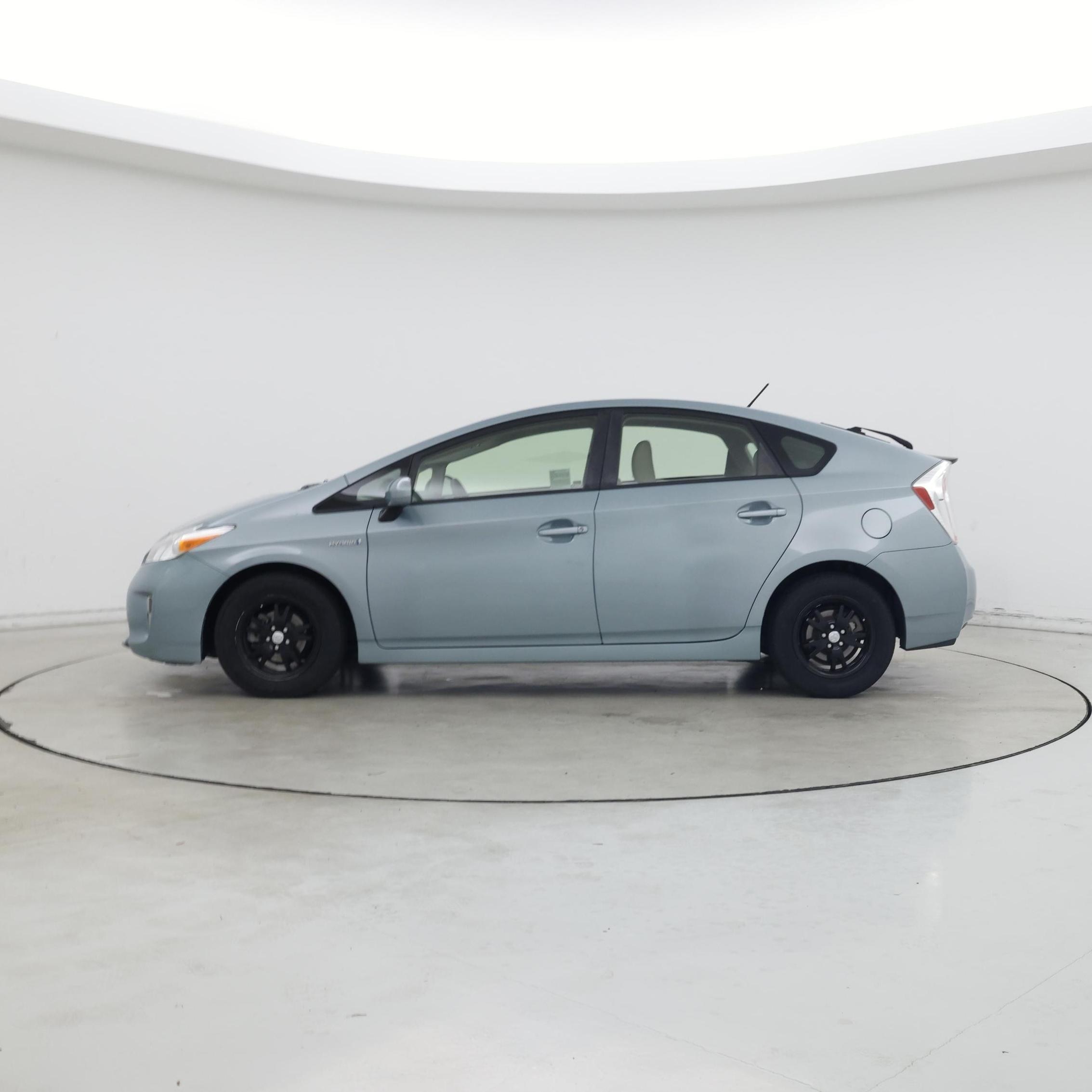 Thumbnail: 2015 Toyota Prius - 3