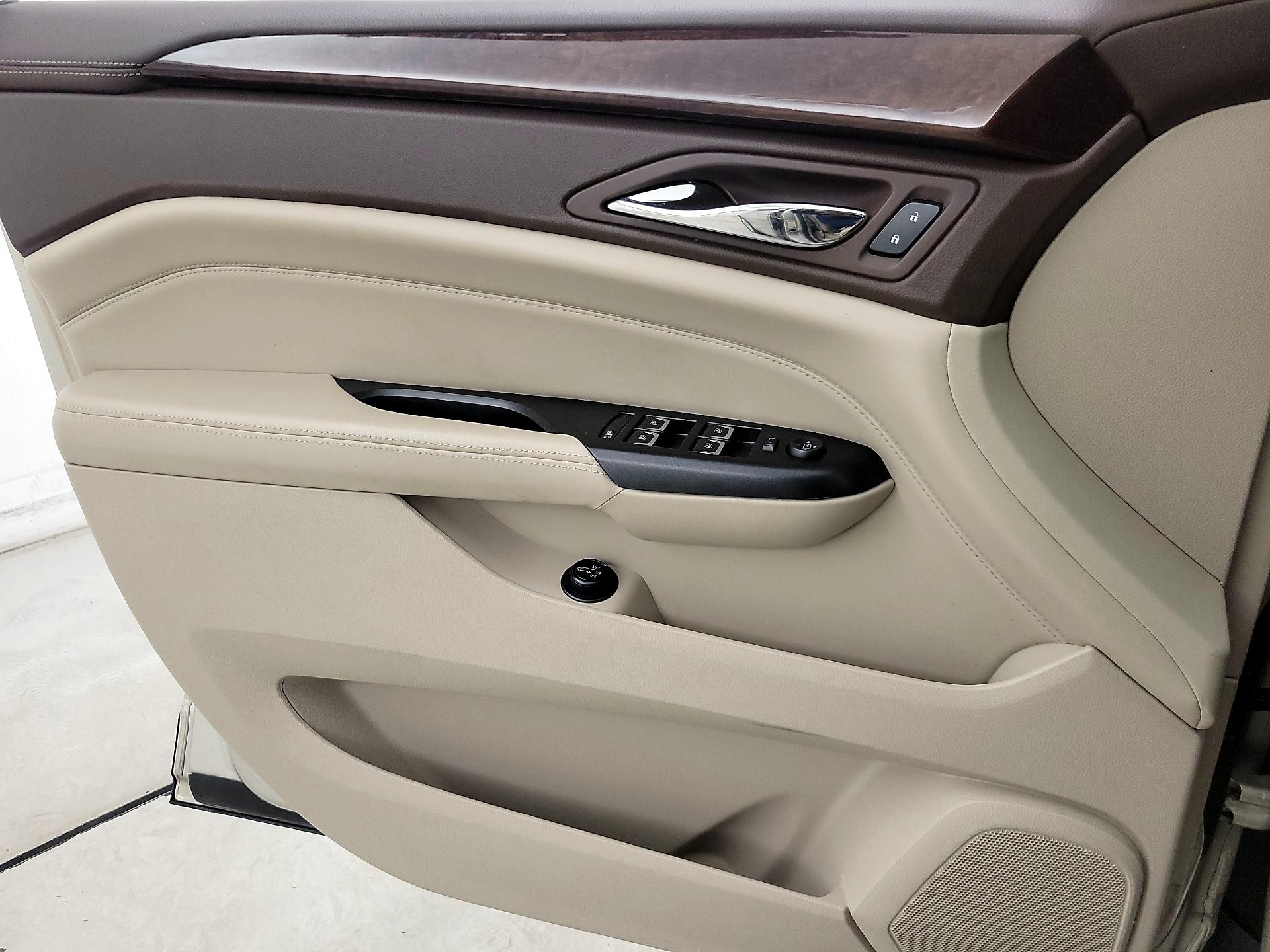 Thumbnail: 2016 Cadillac SRX - 12