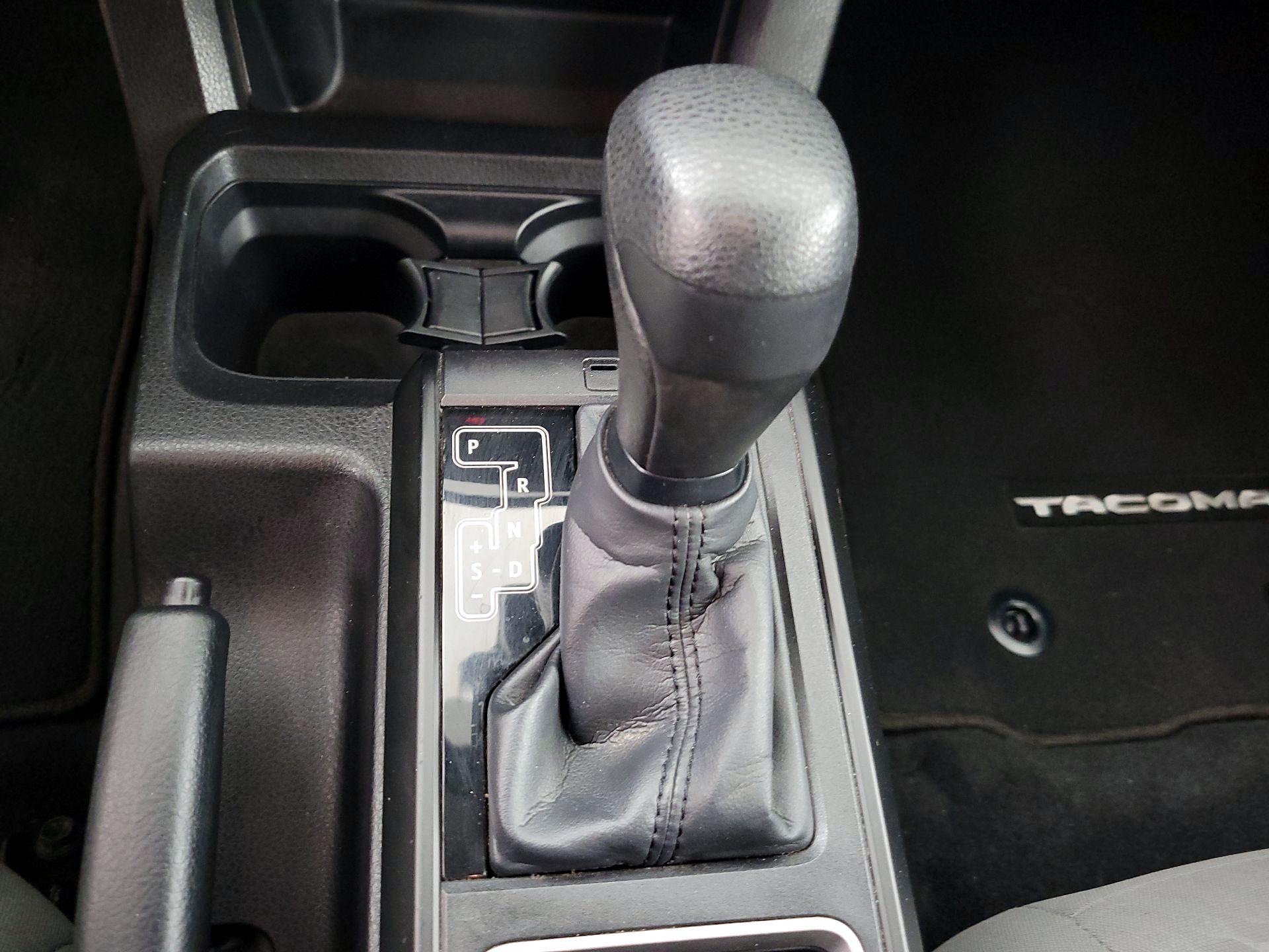 Thumbnail: 2022 Toyota Tacoma - 17