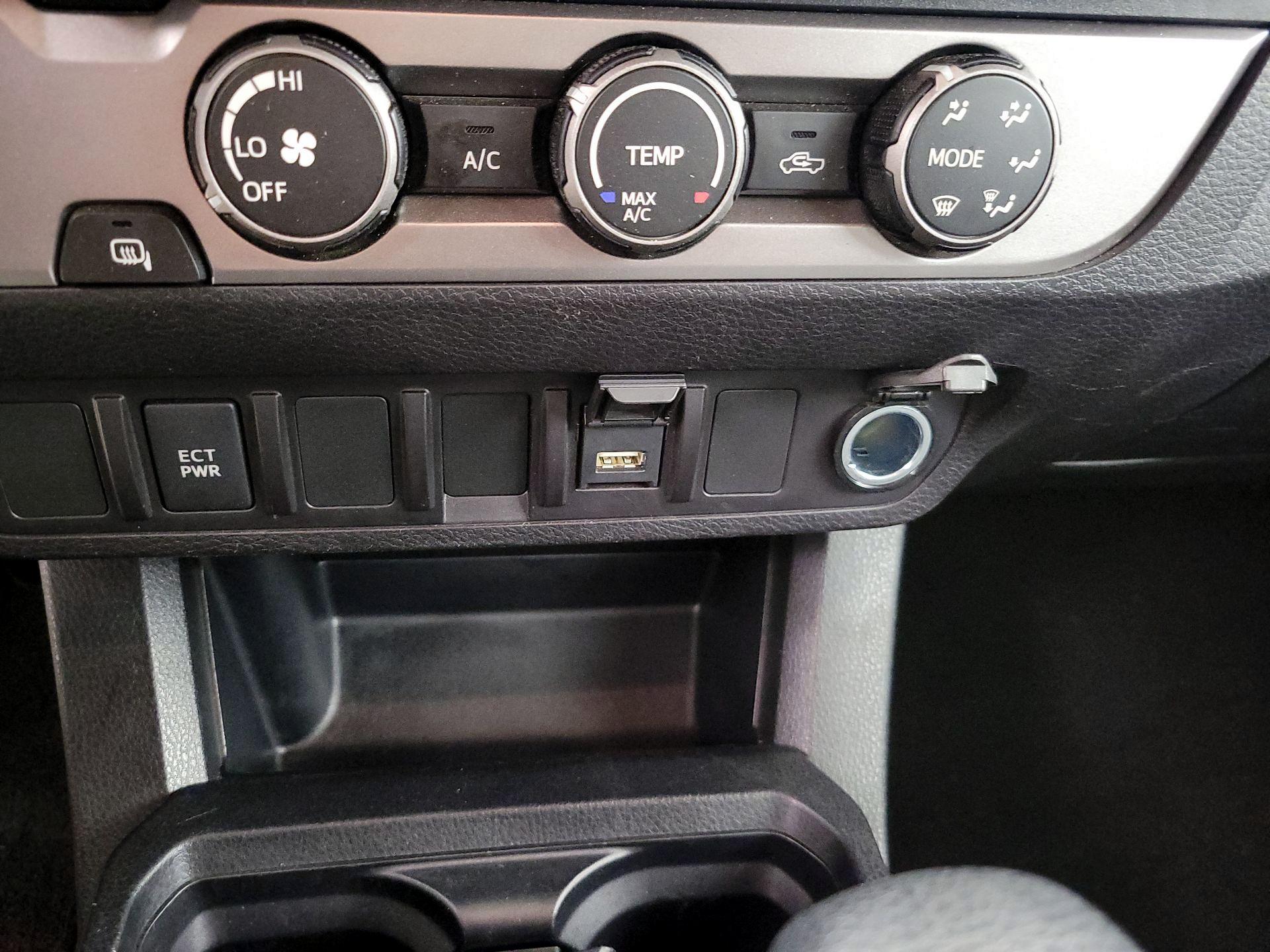 Thumbnail: 2022 Toyota Tacoma - 18