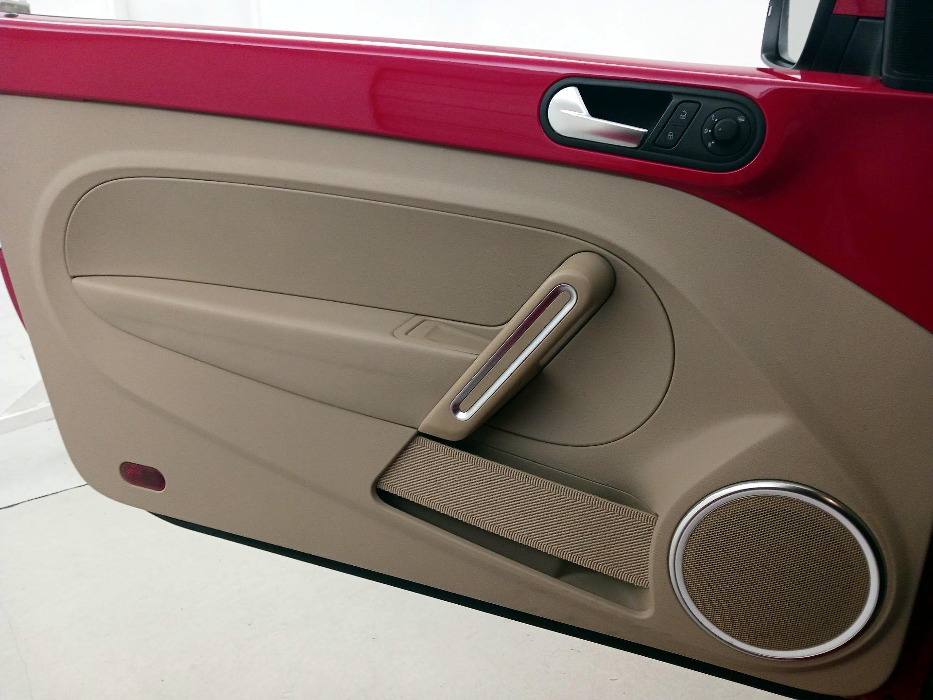 Thumbnail: 2014 Volkswagen Beetle - 12