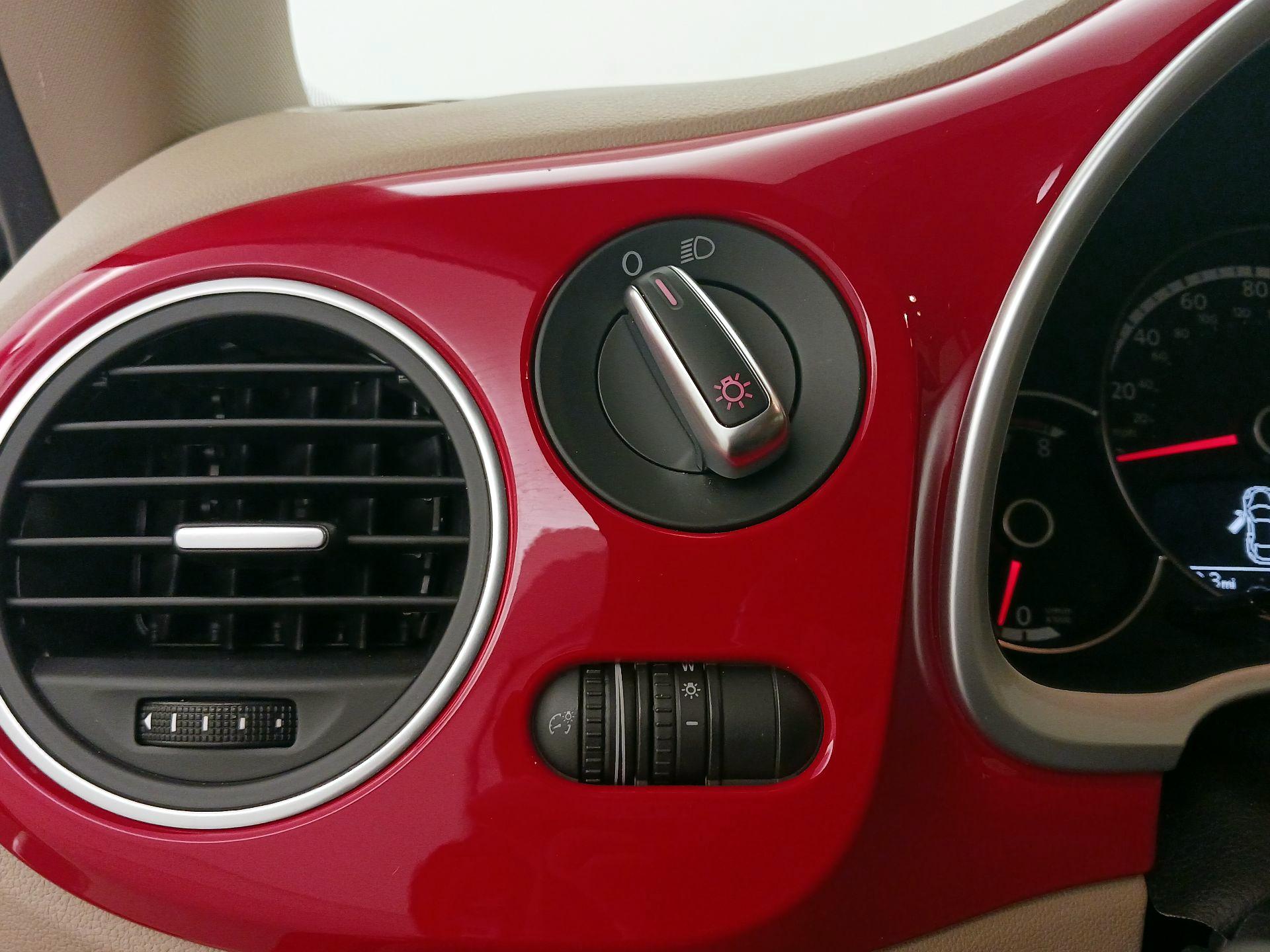 Thumbnail: 2014 Volkswagen Beetle - 13