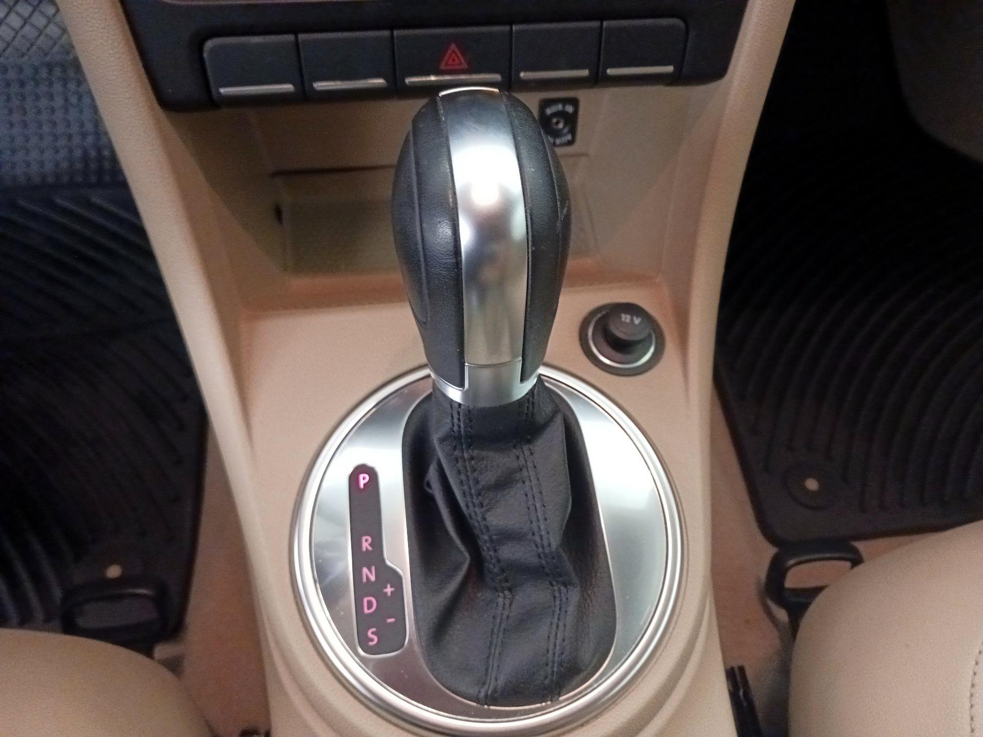 Thumbnail: 2014 Volkswagen Beetle - 16