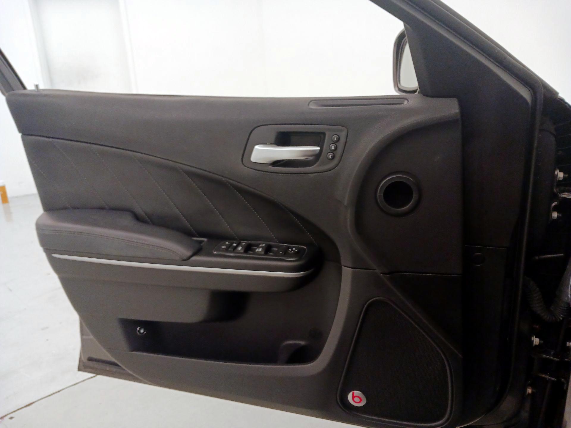Thumbnail: 2016 Dodge Charger - 12