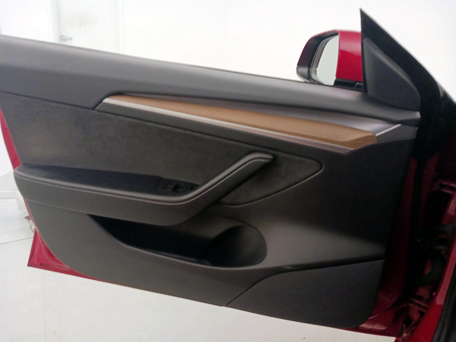 Thumbnail: 2021 Tesla Model 3 - 12