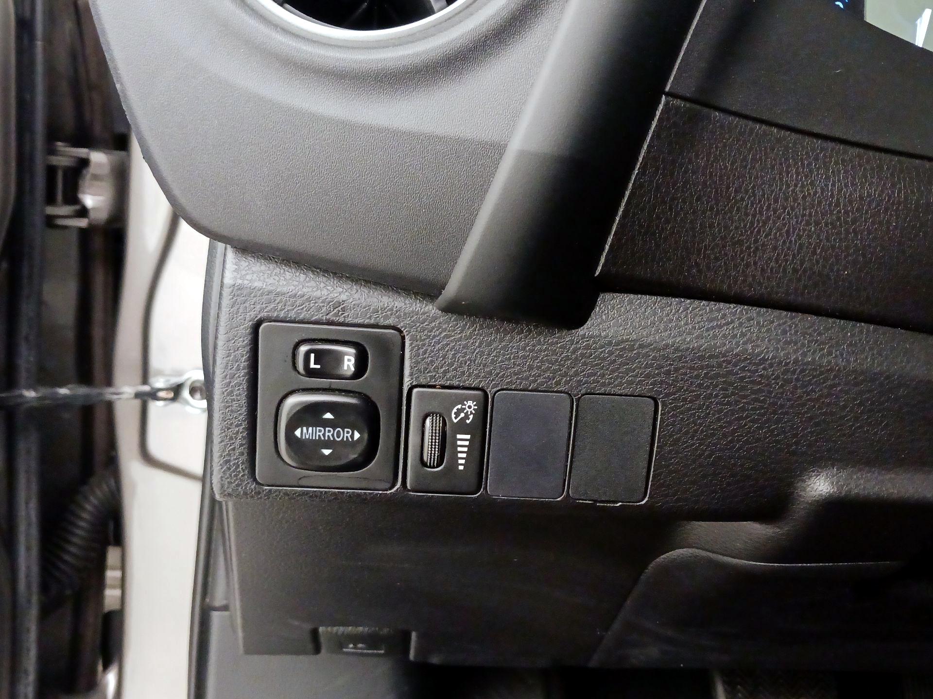 Thumbnail: 2017 Toyota Corolla - 13