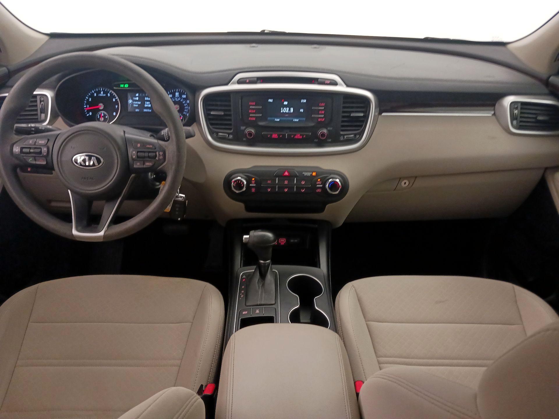 Thumbnail: 2017 Kia Sorento - 9