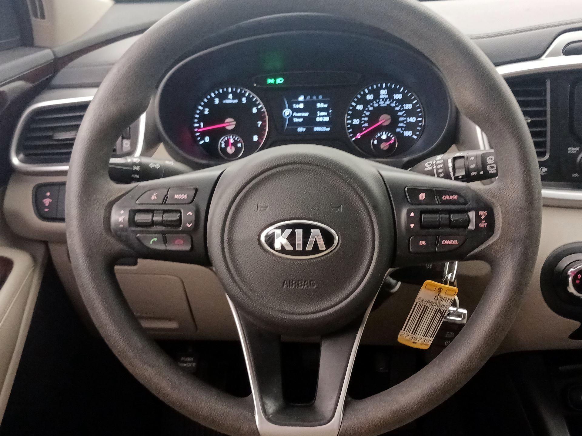 Thumbnail: 2017 Kia Sorento - 10