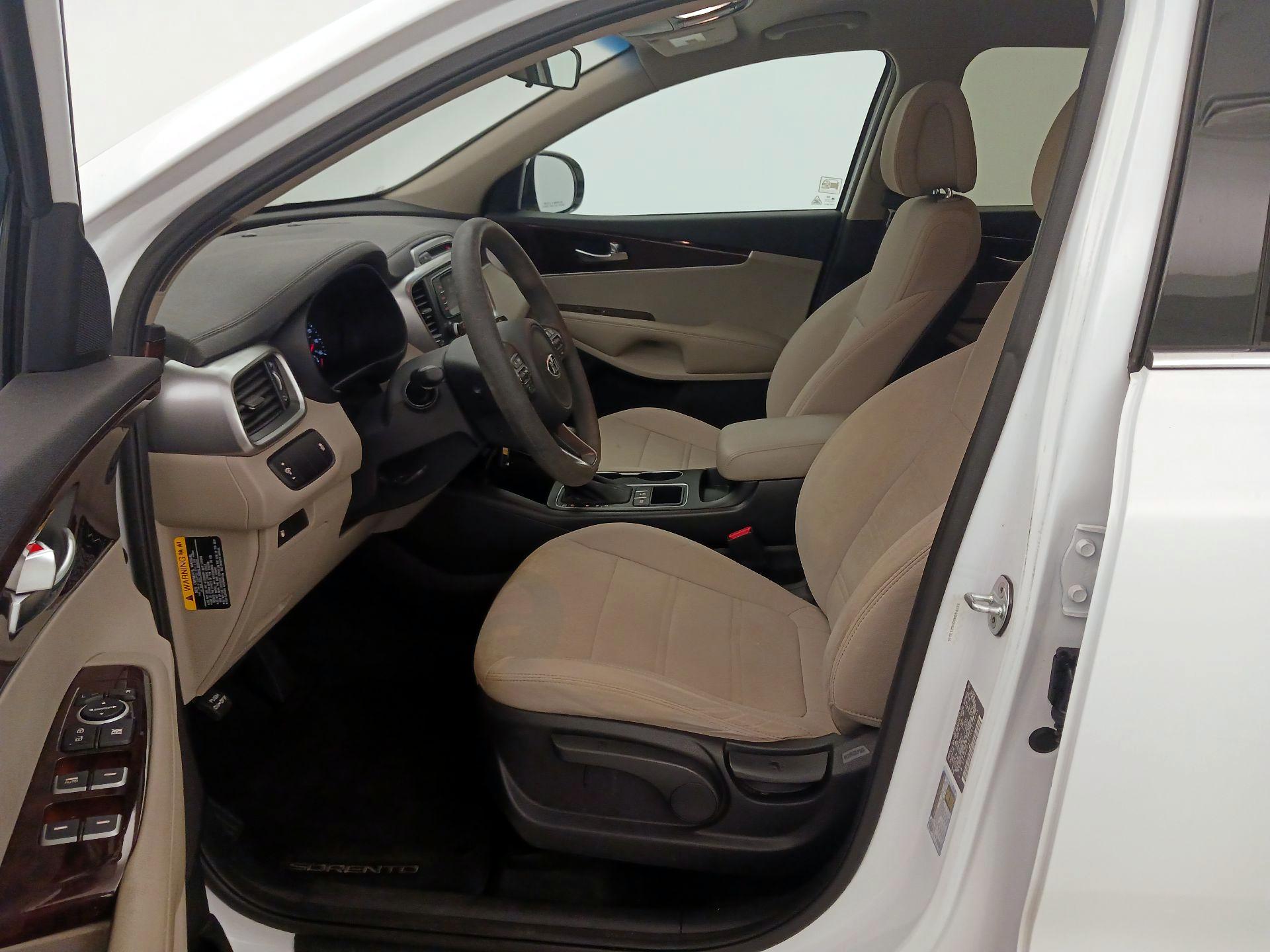 Thumbnail: 2017 Kia Sorento - 11