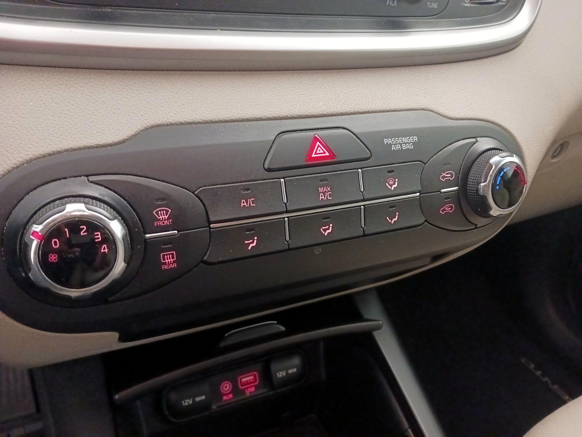 Thumbnail: 2017 Kia Sorento - 16