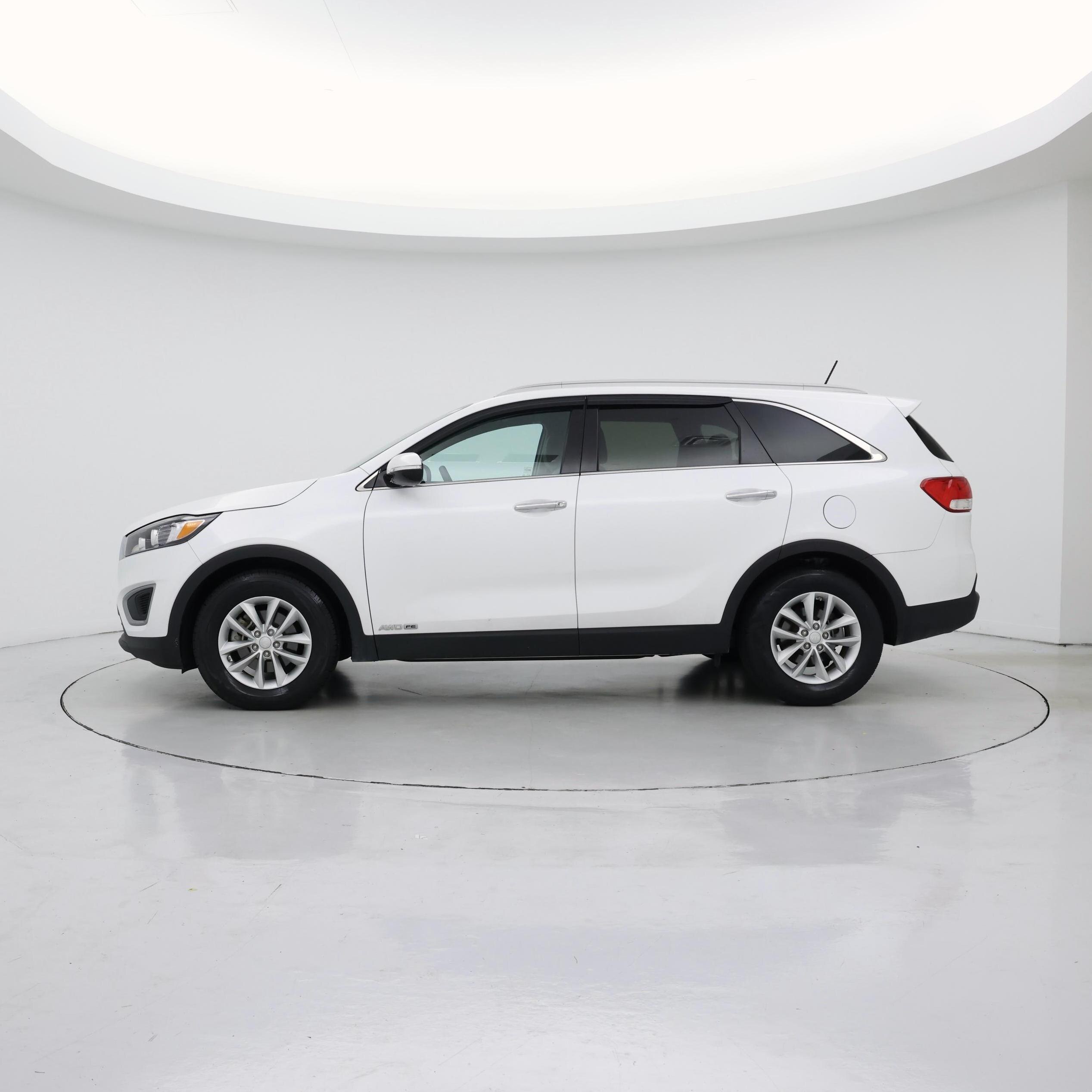 Thumbnail: 2017 Kia Sorento - 3