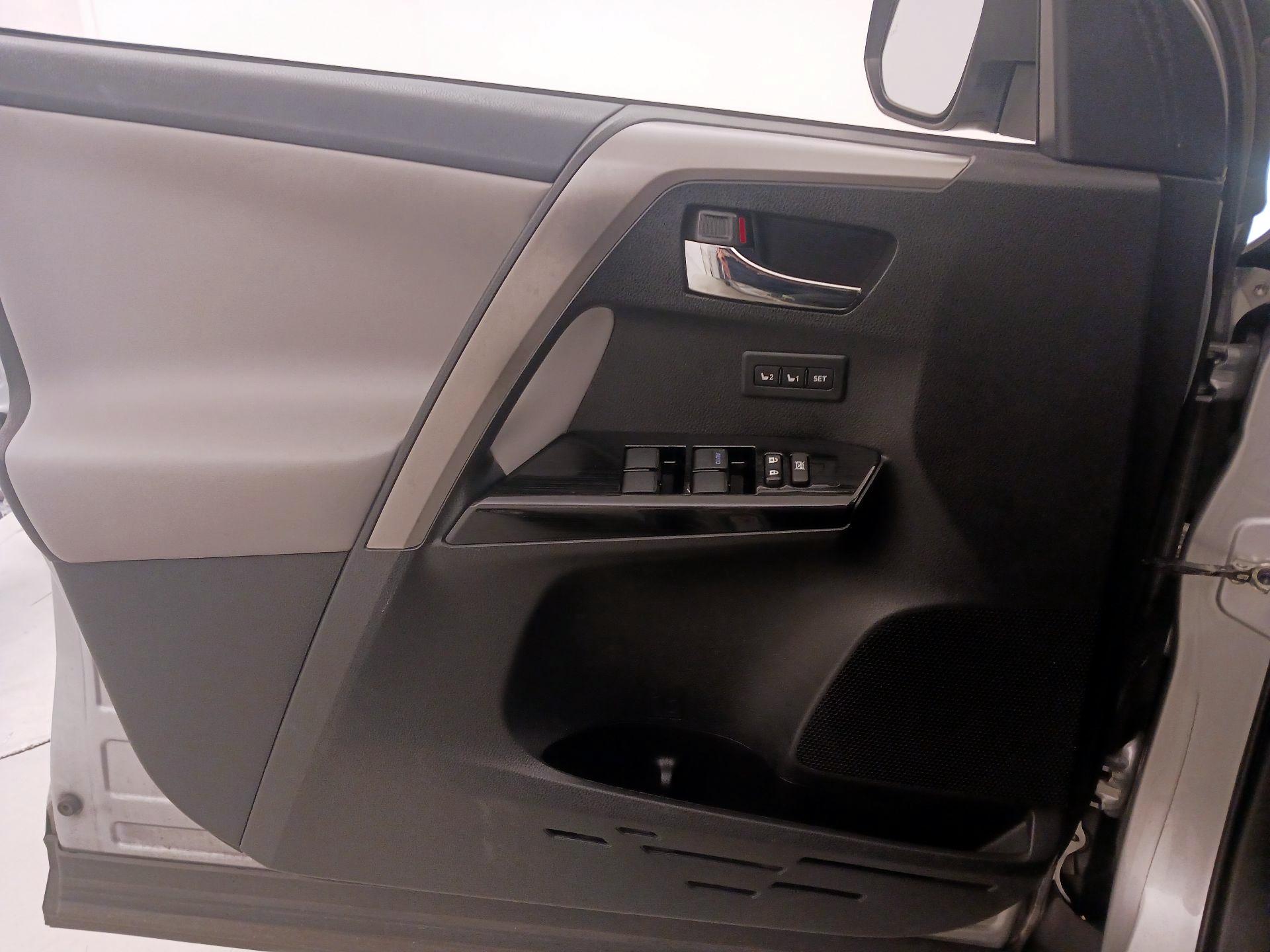 Thumbnail: 2016 Toyota RAV4 - 12