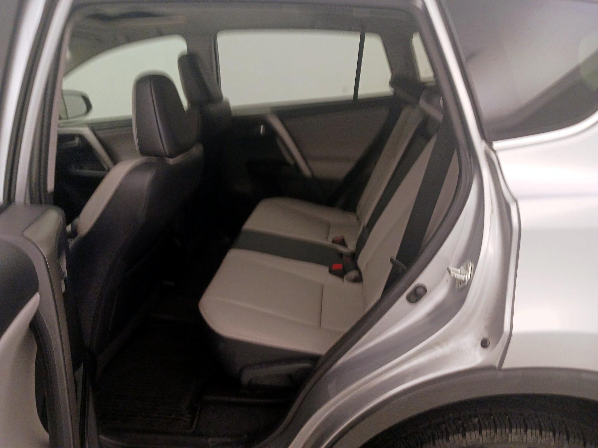Thumbnail: 2016 Toyota RAV4 - 20