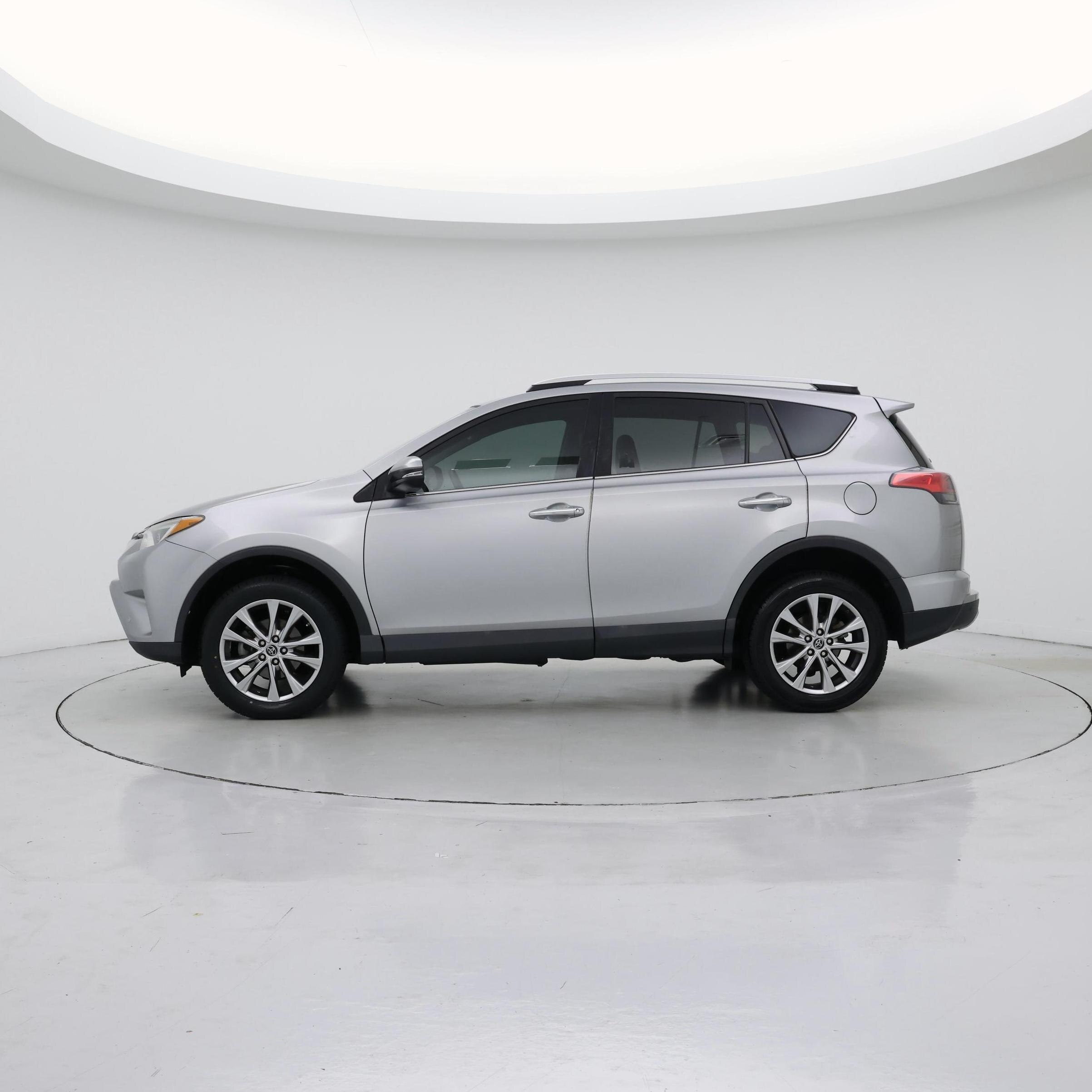 Thumbnail: 2016 Toyota RAV4 - 3