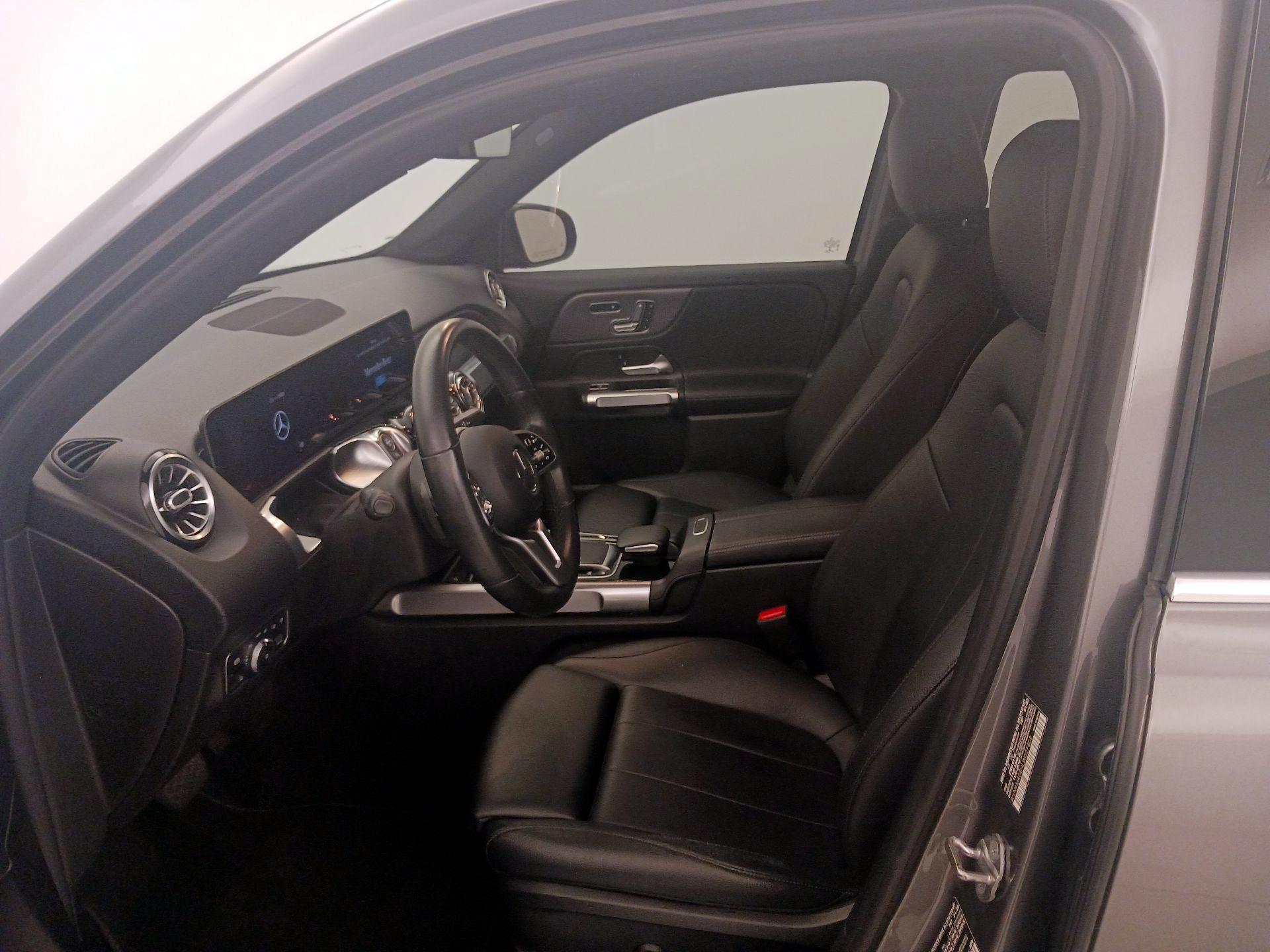 Thumbnail: 2020 Mercedes-Benz GLB - 11