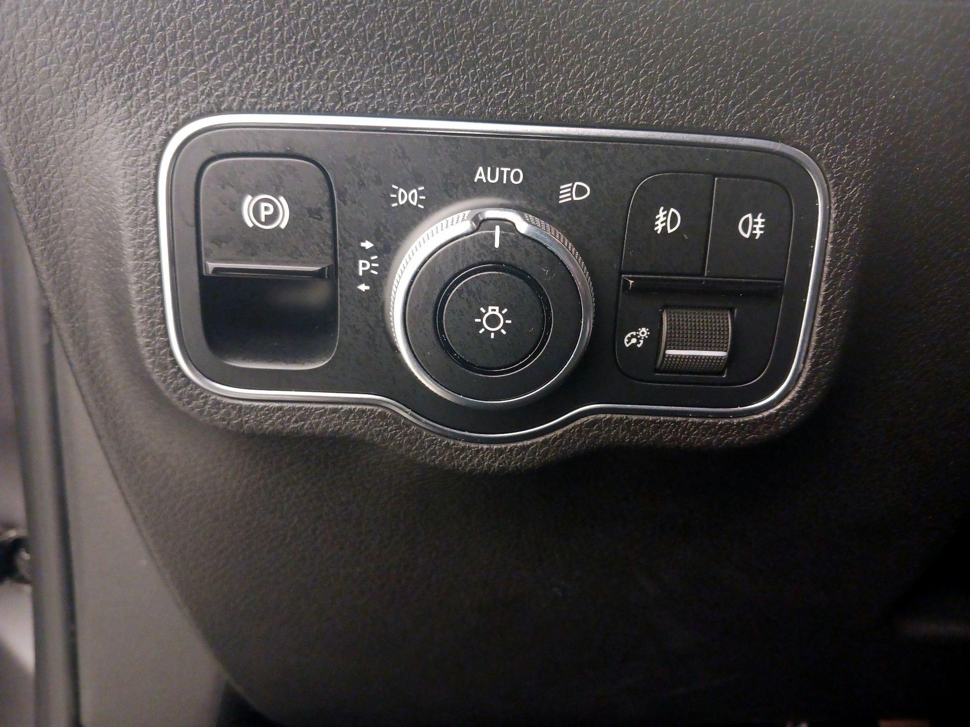 Thumbnail: 2020 Mercedes-Benz GLB - 13