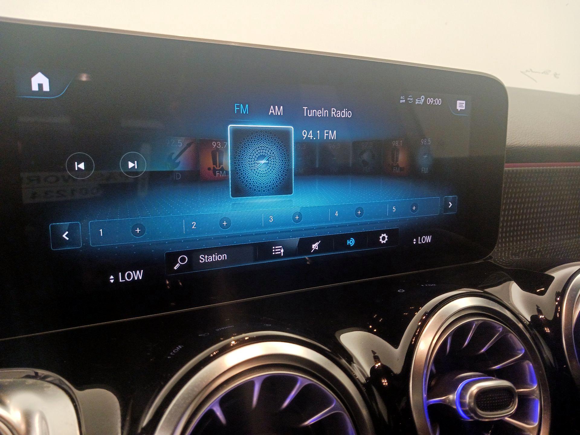 Thumbnail: 2020 Mercedes-Benz GLB - 15