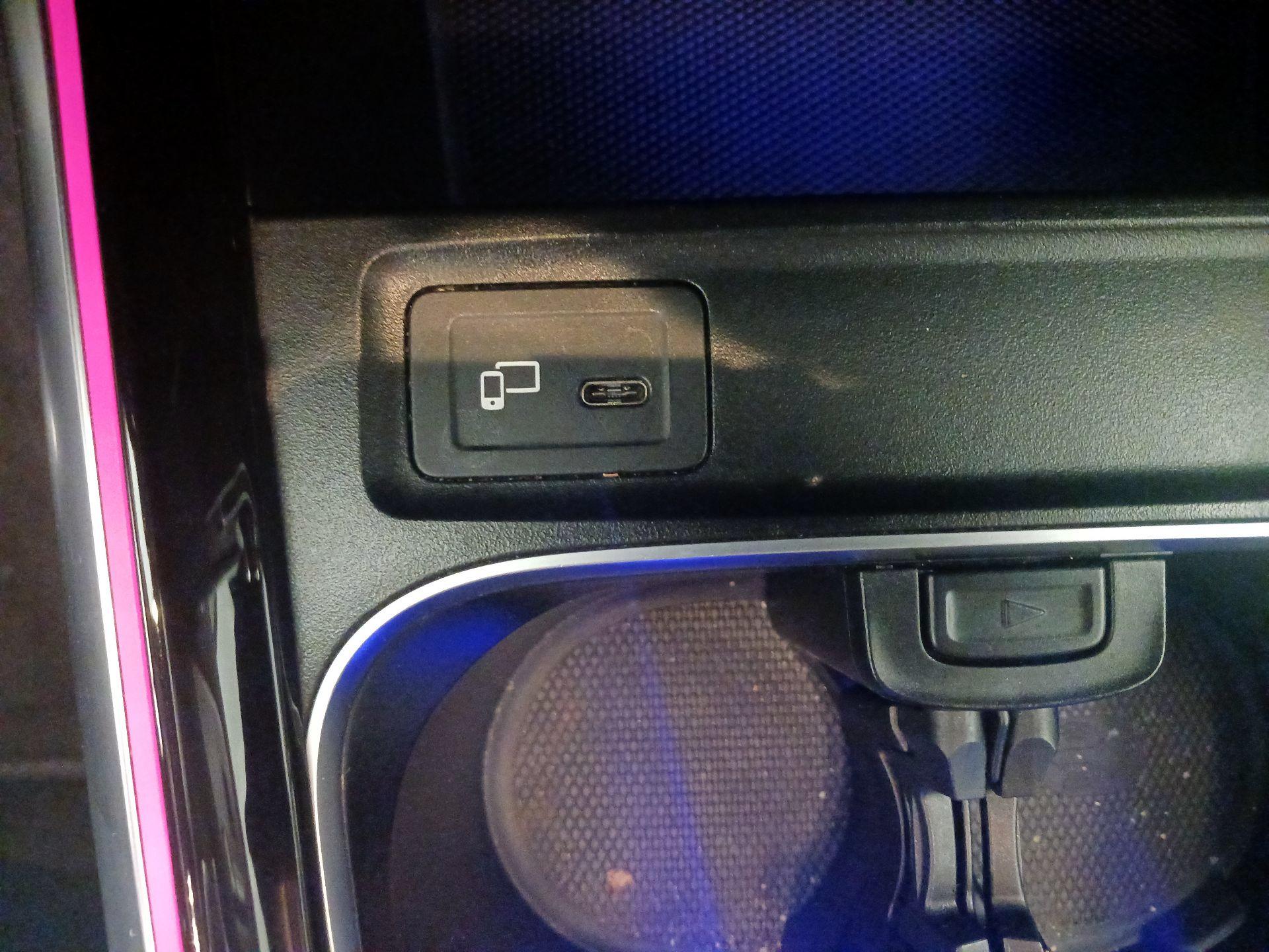 Thumbnail: 2020 Mercedes-Benz GLB - 18