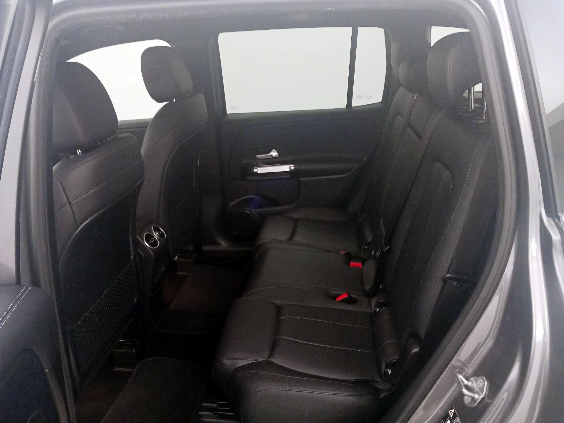 Thumbnail: 2020 Mercedes-Benz GLB - 19